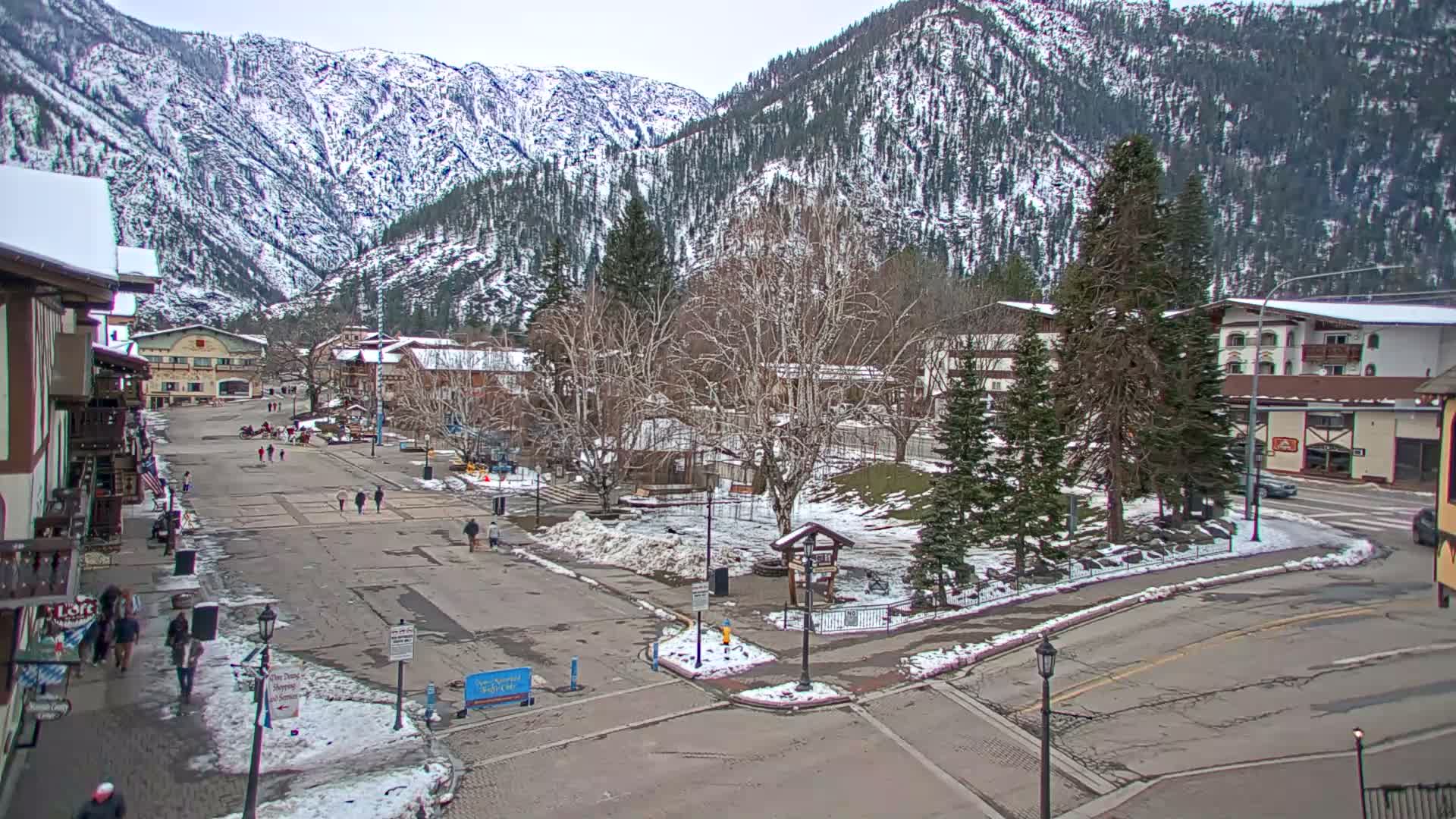 Leavenworth  Village Tumwater Mountain View Live Cam - Leavenworth, Chelan, Washington, USA