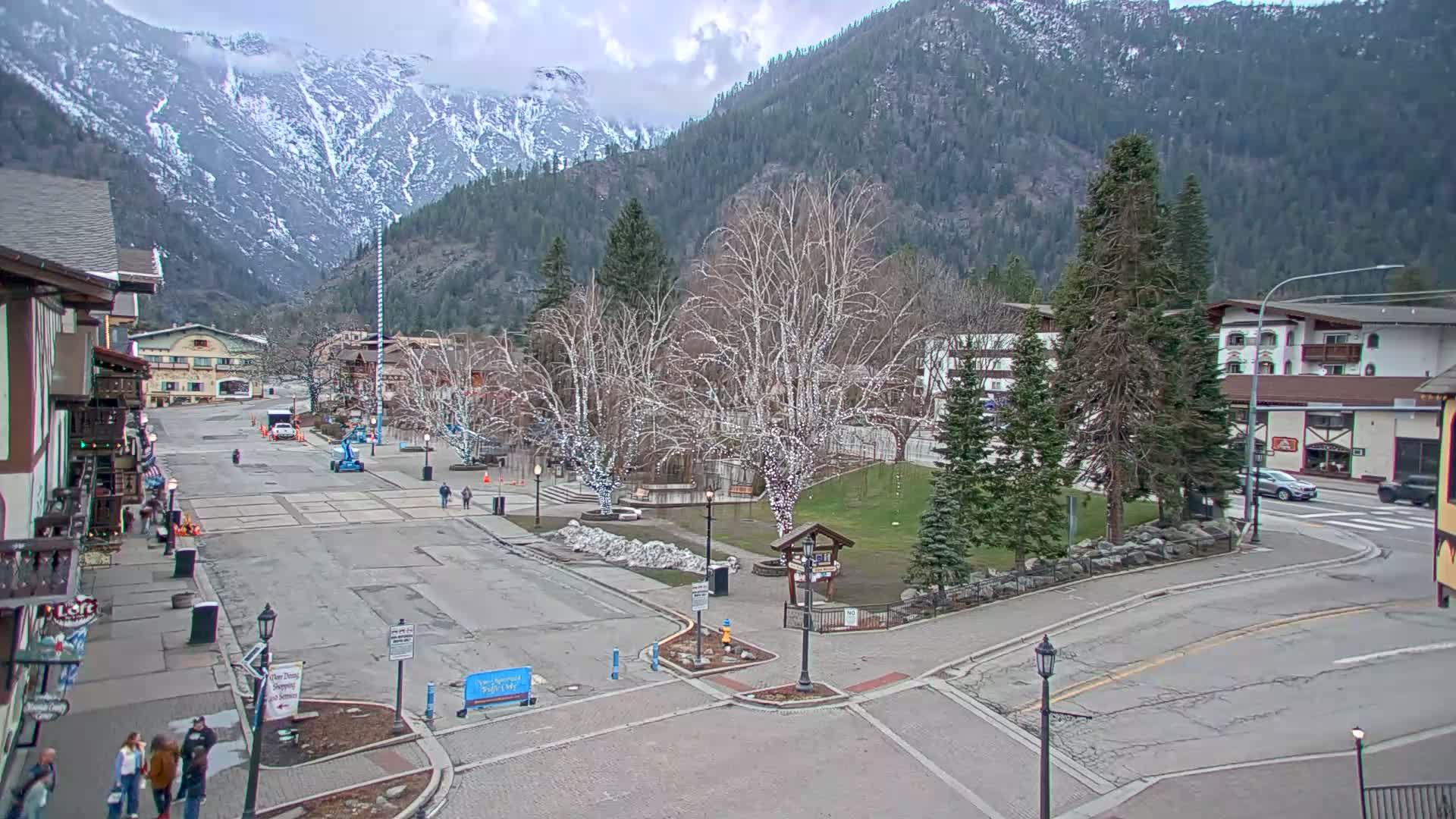 Leavenworth  Village Tumwater Mountain View Live Cam - Leavenworth, Chelan, Washington, USA