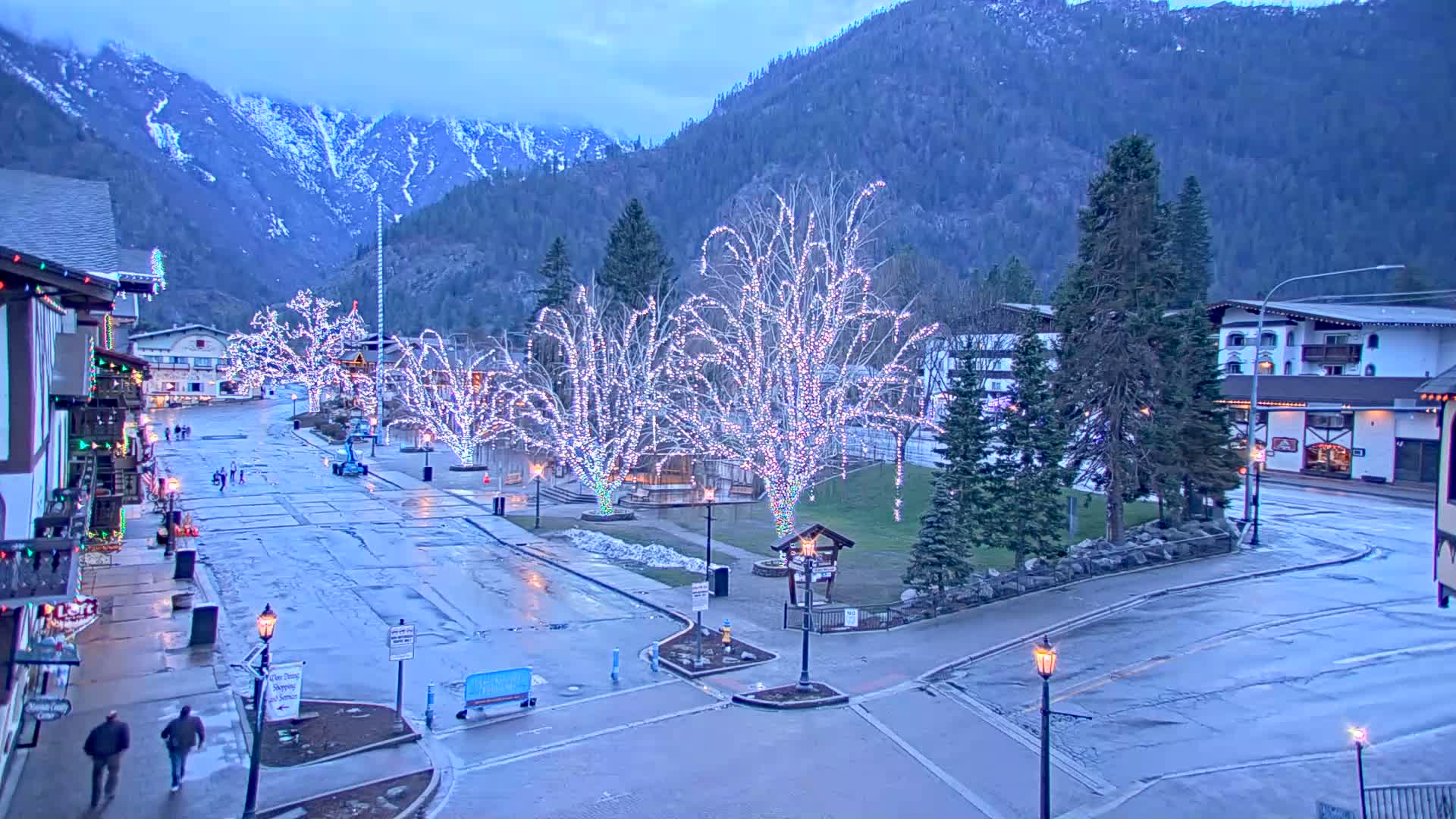 Leavenworth  Village Tumwater Mountain View Live Cam - Leavenworth, Chelan, Washington, USA