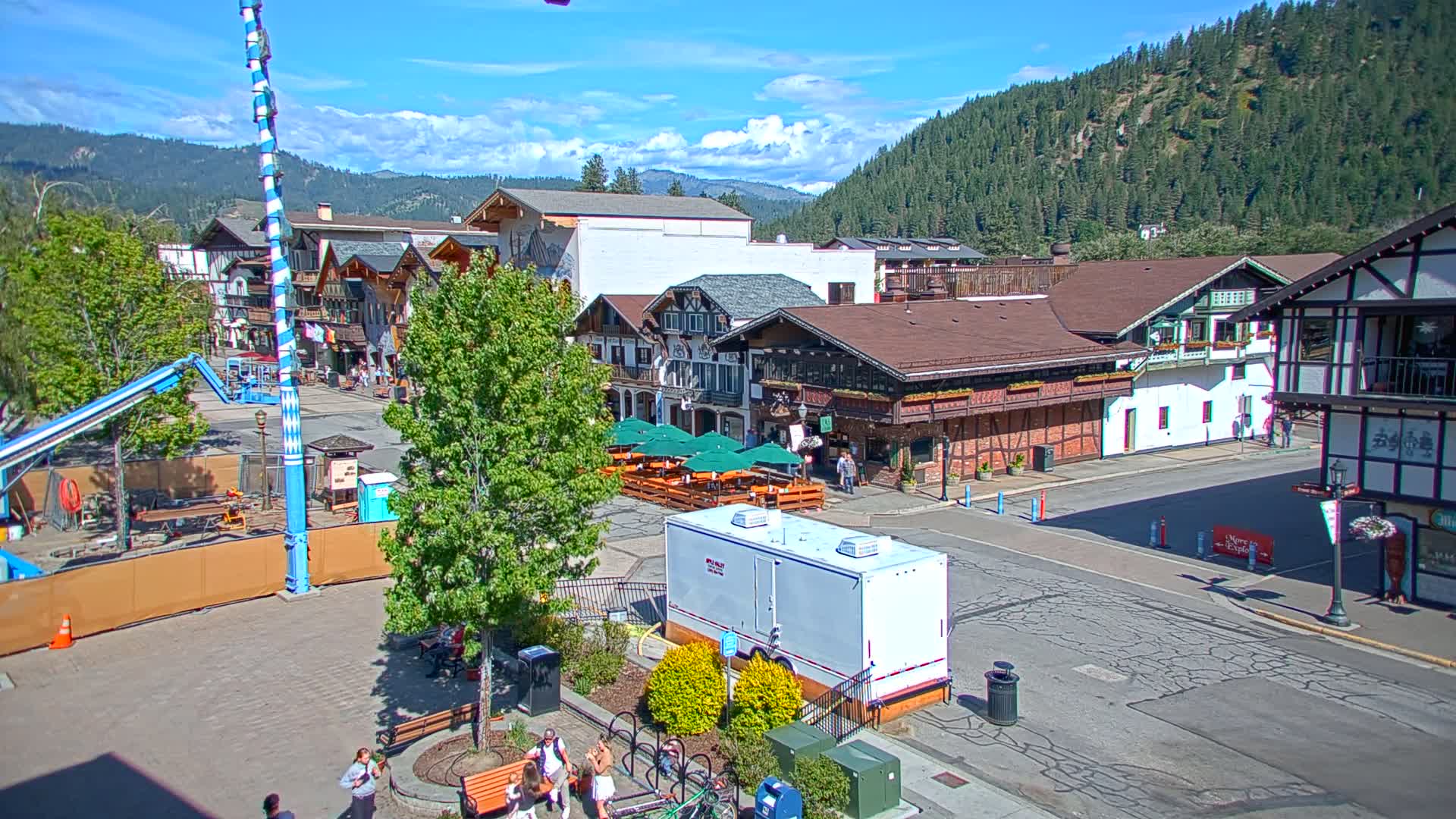 Leavenworth Village 801 Font St.  Walking Street View Live Cam - Leavenworth, Chelan, Washington, USA