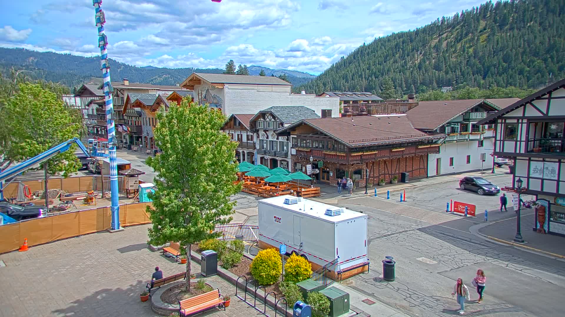 Leavenworth Village 801 Font St.  Walking Street View Live Cam - Leavenworth, Chelan, Washington, USA