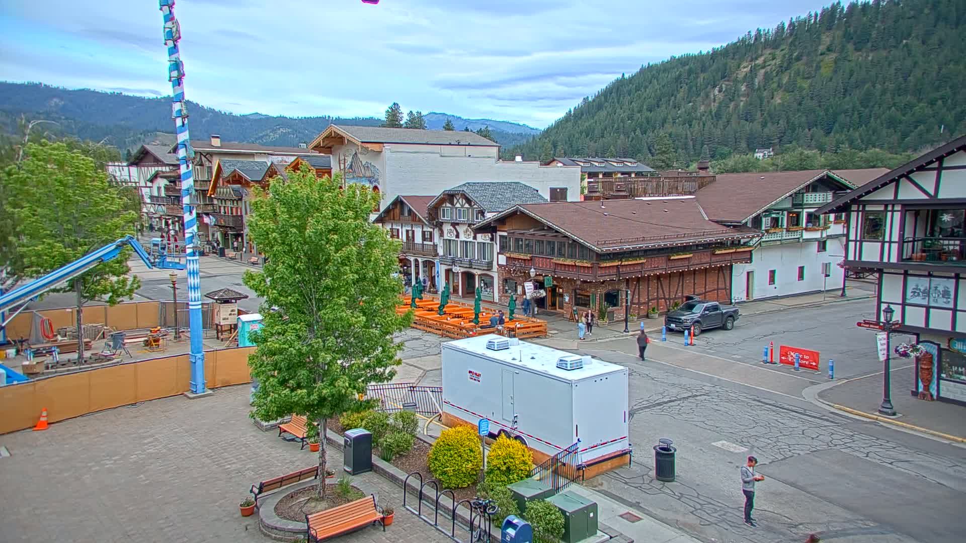 Leavenworth Village 801 Font St.  Walking Street View Live Cam - Leavenworth, Chelan, Washington, USA