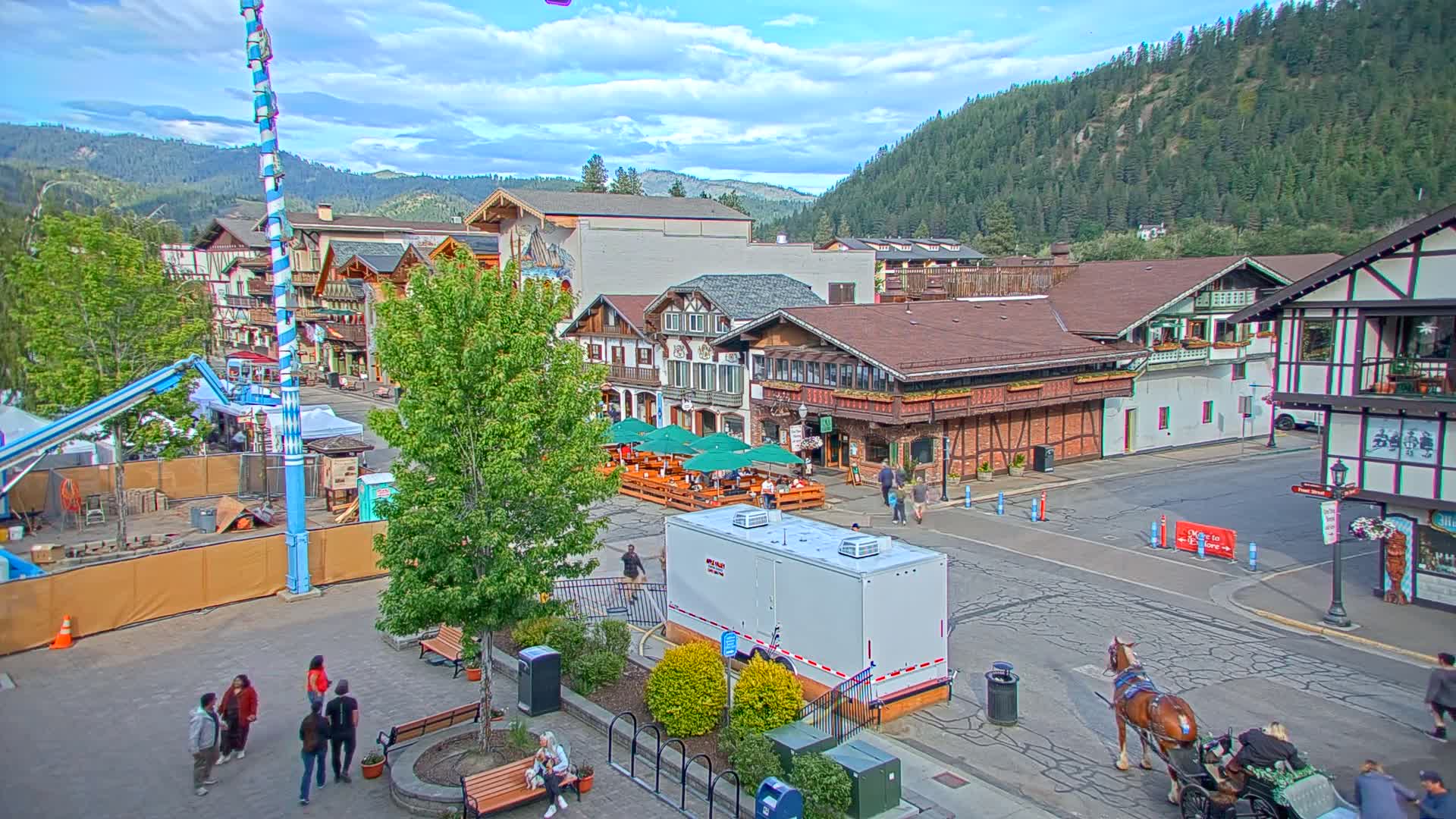 Leavenworth Village 801 Font St.  Walking Street View Live Cam - Leavenworth, Chelan, Washington, USA