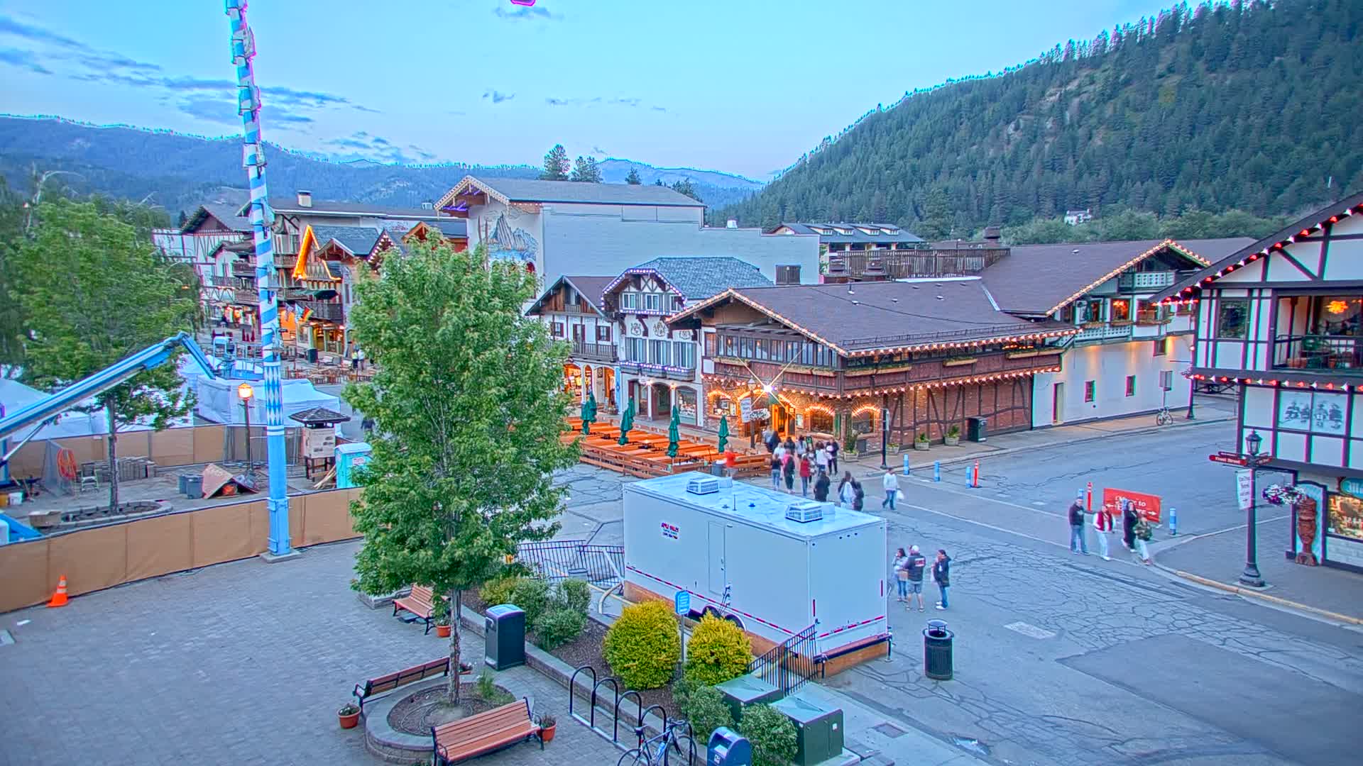 Leavenworth Village 801 Font St.  Walking Street View Live Cam - Leavenworth, Chelan, Washington, USA