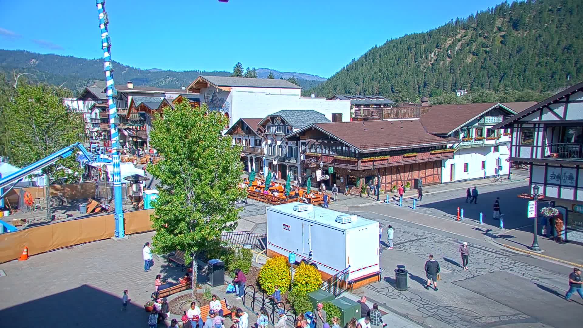 Leavenworth Village 801 Font St.  Walking Street View Live Cam - Leavenworth, Chelan, Washington, USA