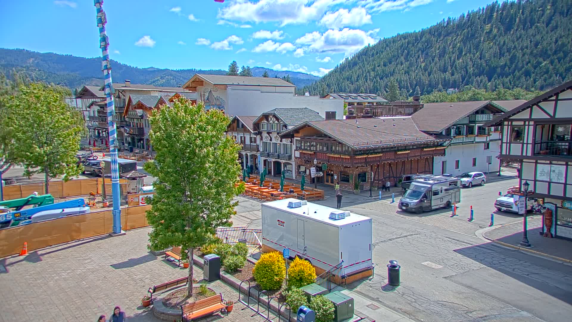 Leavenworth Village 801 Font St.  Walking Street View Live Cam - Leavenworth, Chelan, Washington, USA