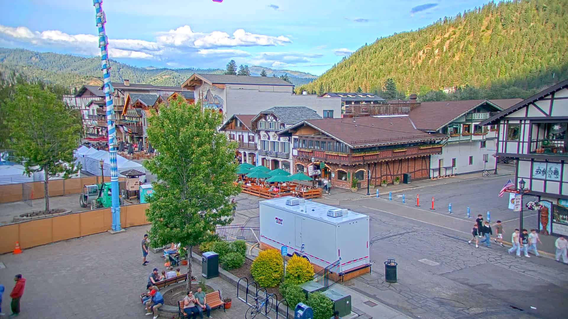 Leavenworth Village 801 Font St.  Walking Street View Live Cam - Leavenworth, Chelan, Washington, USA