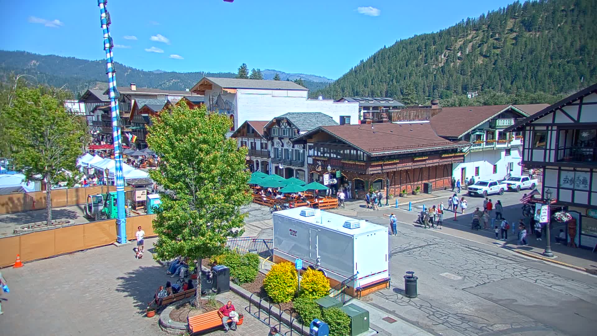 Leavenworth Village 801 Font St.  Walking Street View Live Cam - Leavenworth, Chelan, Washington, USA