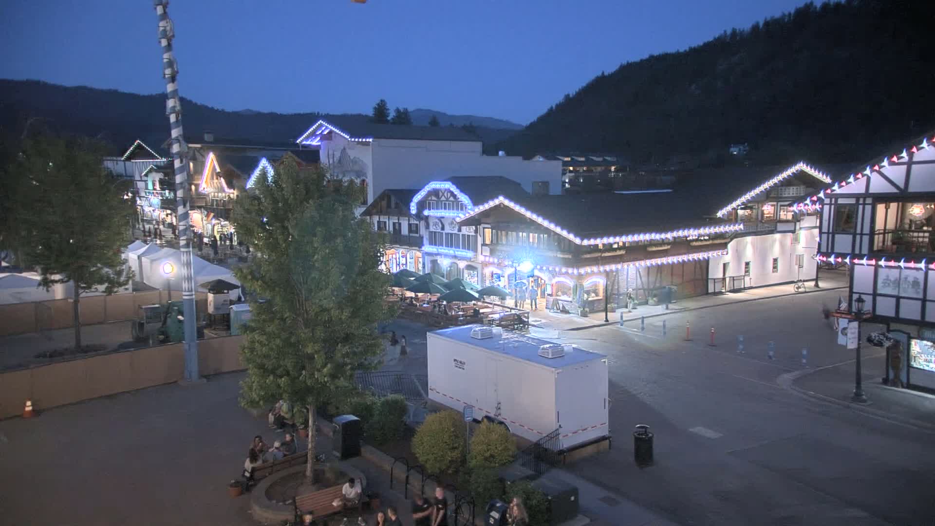 Leavenworth Village 801 Font St.  Walking Street View Live Cam - Leavenworth, Chelan, Washington, USA