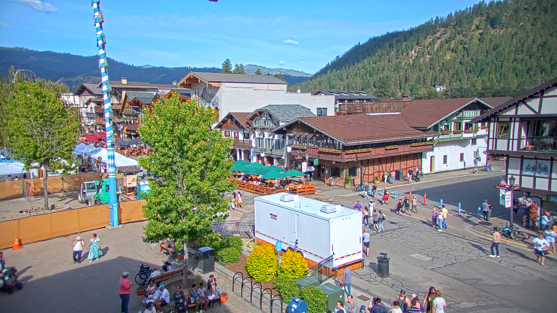 Leavenworth Village 801 Font St.  Walking Street View Live Cam - Leavenworth, Chelan, Washington, USA