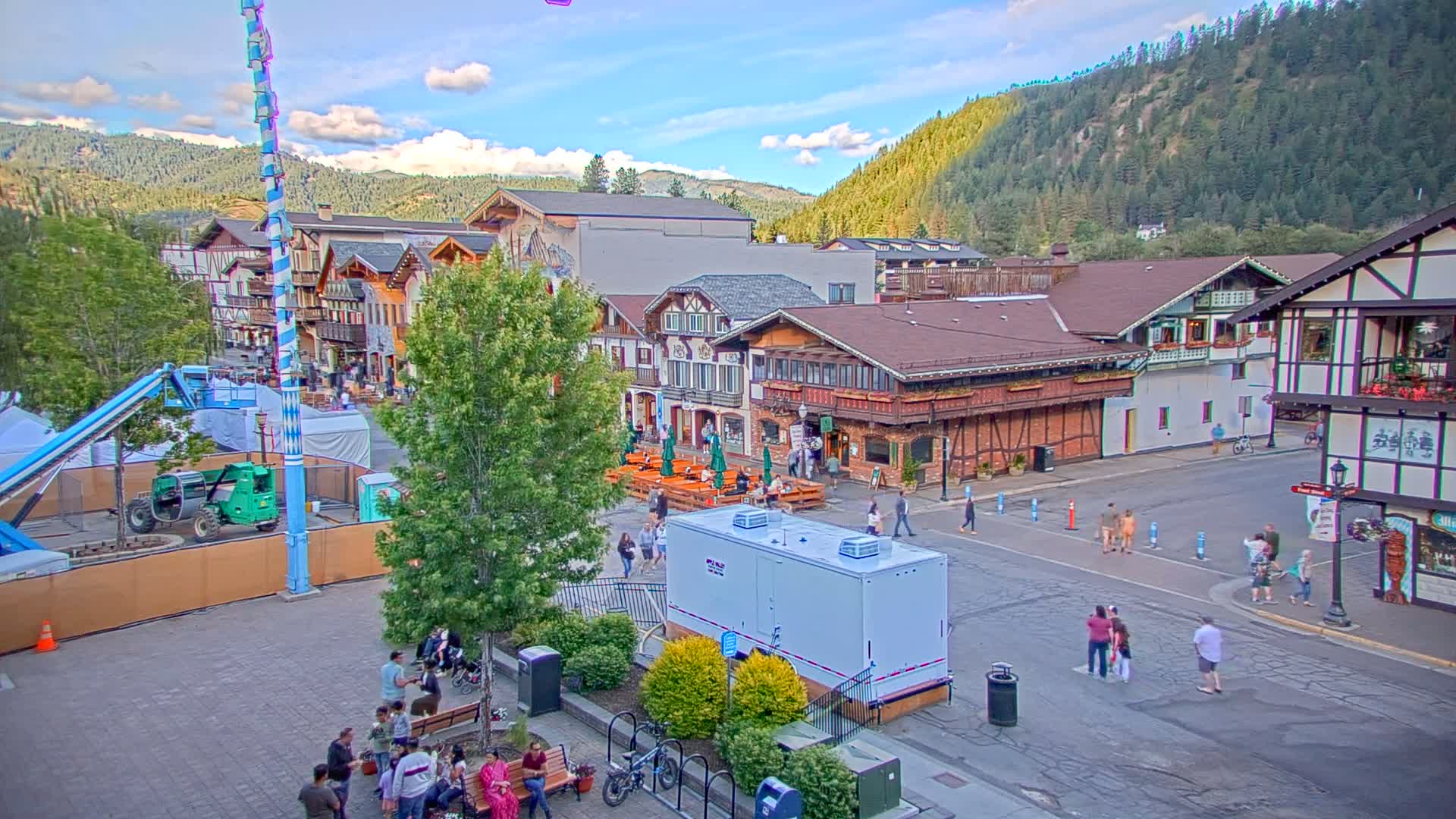 Leavenworth Village 801 Font St.  Walking Street View Live Cam - Leavenworth, Chelan, Washington, USA