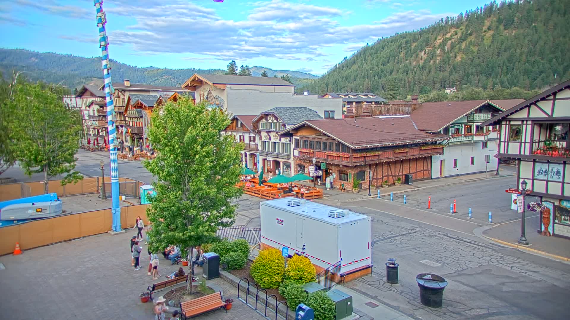Leavenworth Village 801 Font St.  Walking Street View Live Cam - Leavenworth, Chelan, Washington, USA