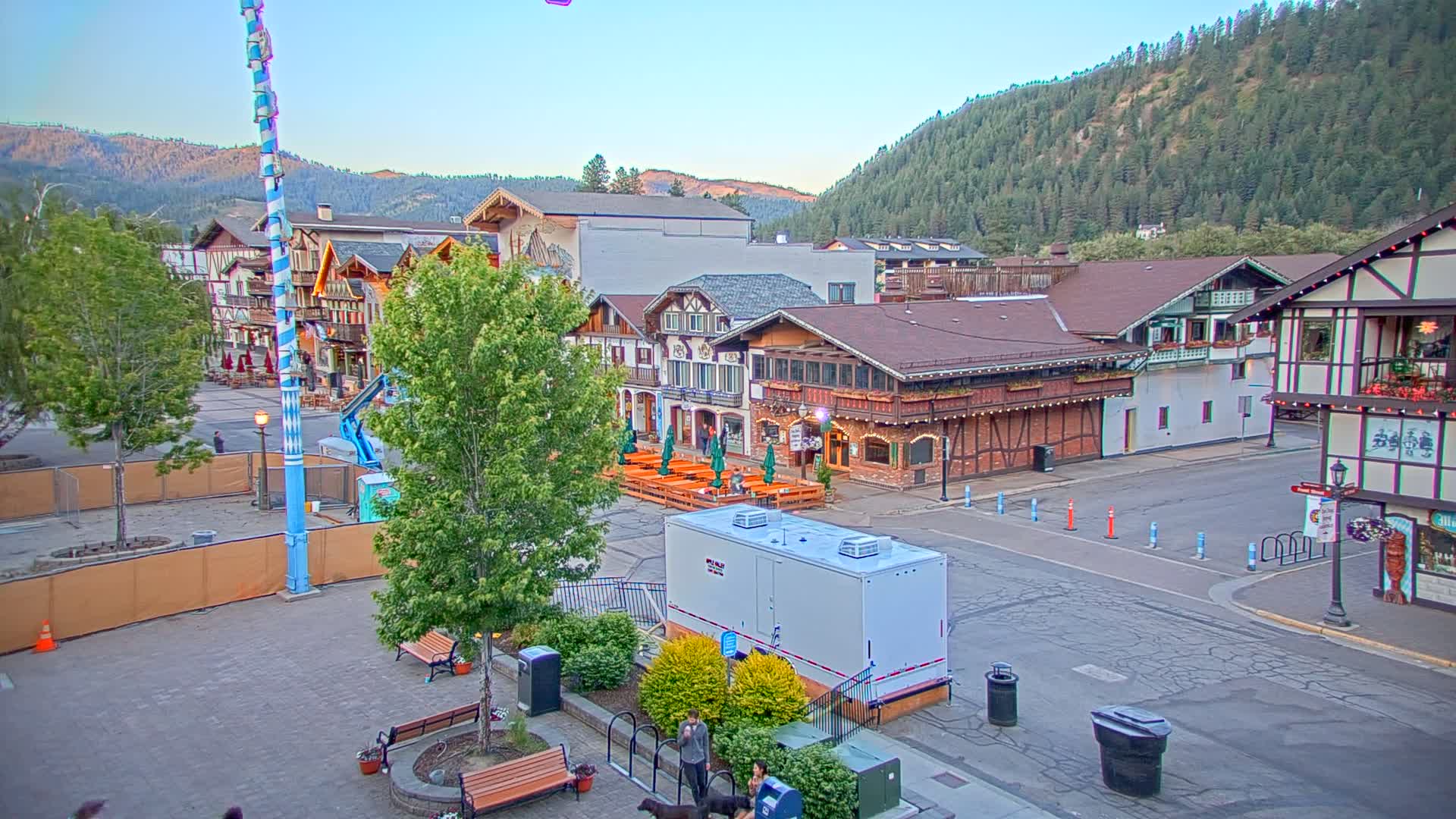 Leavenworth Village 801 Font St.  Walking Street View Live Cam - Leavenworth, Chelan, Washington, USA