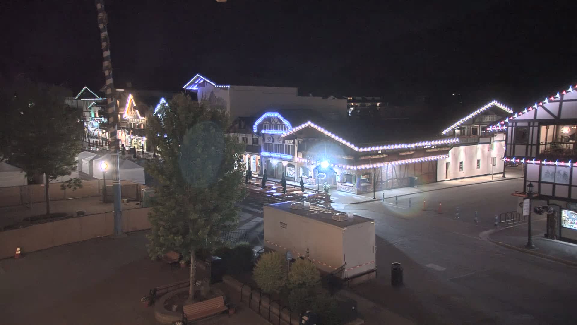 Leavenworth Village 801 Font St.  Walking Street View Live Cam - Leavenworth, Chelan, Washington, USA