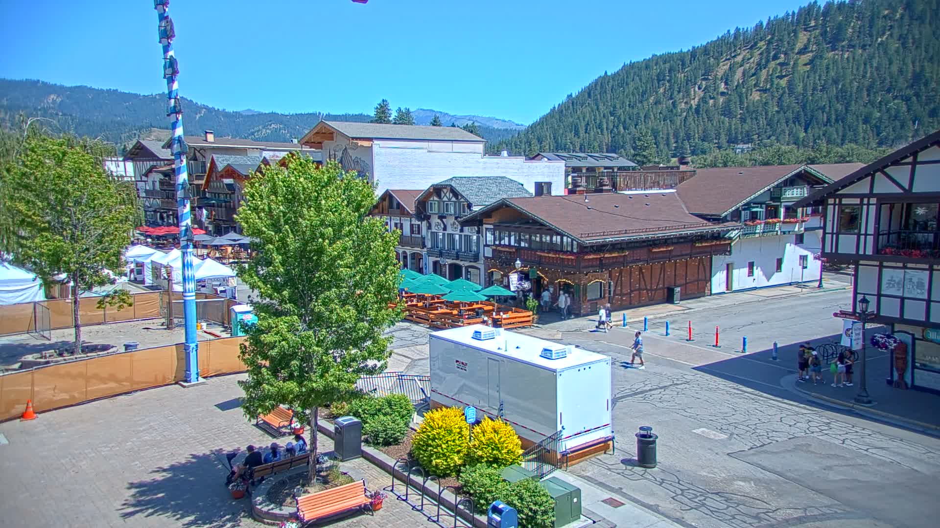 Leavenworth Village 801 Font St.  Walking Street View Live Cam - Leavenworth, Chelan, Washington, USA