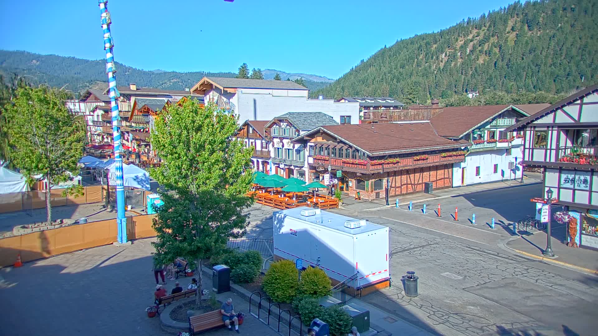Leavenworth Village 801 Font St.  Walking Street View Live Cam - Leavenworth, Chelan, Washington, USA