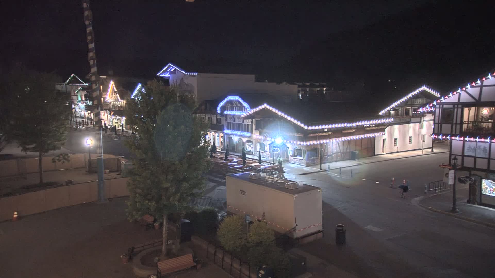 Leavenworth Village 801 Font St.  Walking Street View Live Cam - Leavenworth, Chelan, Washington, USA