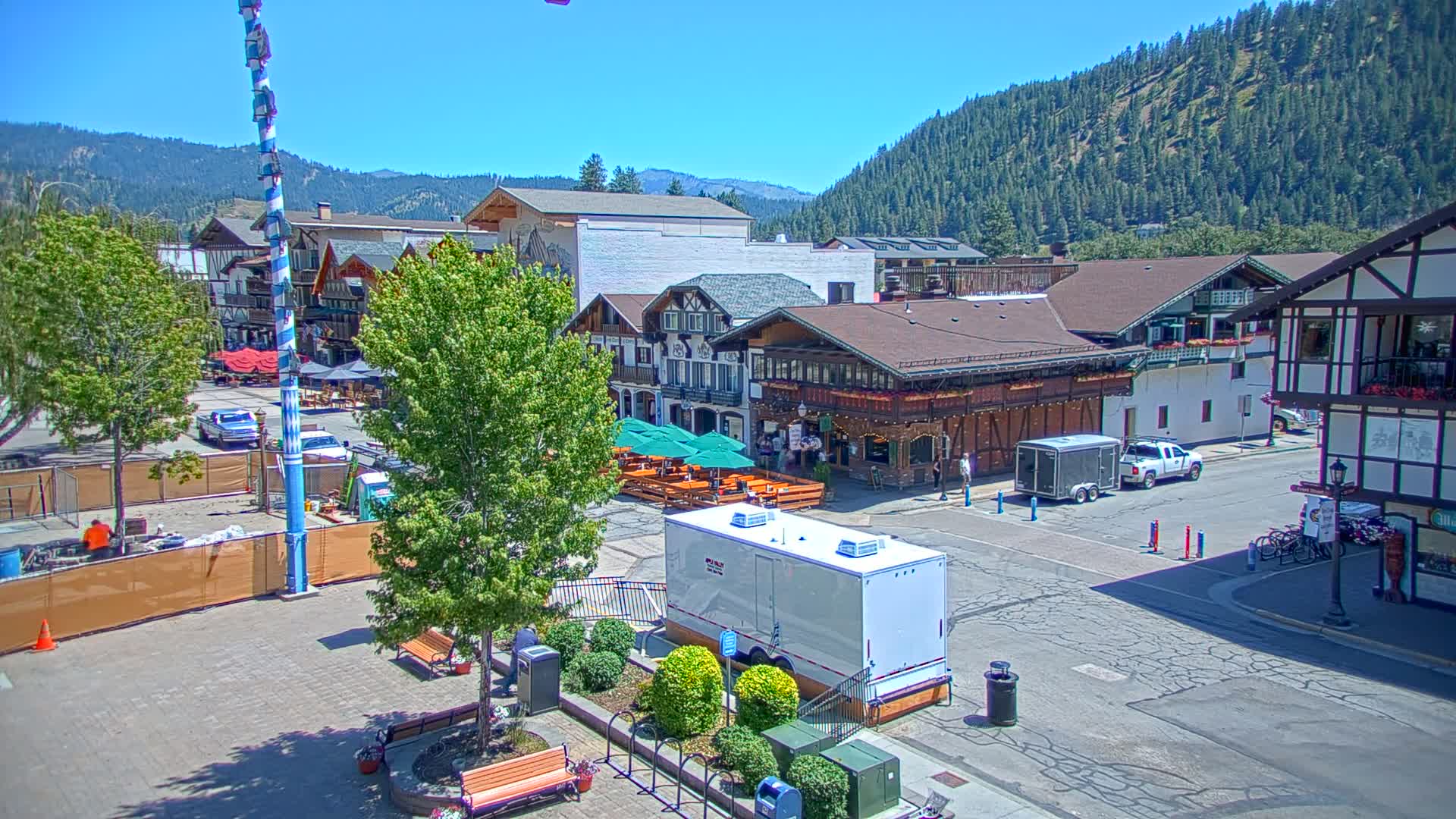 Leavenworth Village 801 Font St.  Walking Street View Live Cam - Leavenworth, Chelan, Washington, USA