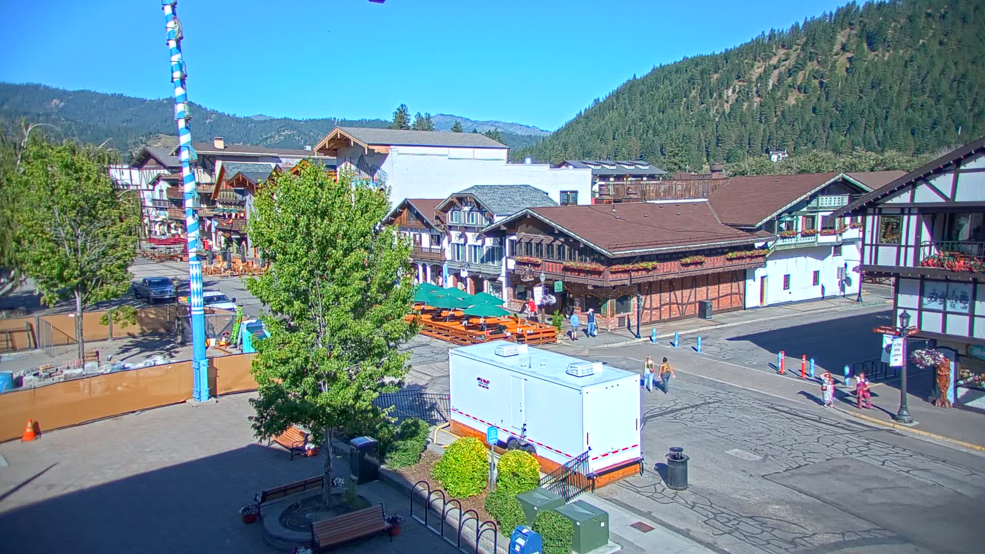 Leavenworth Village 801 Font St.  Walking Street View Live Cam - Leavenworth, Chelan, Washington, USA