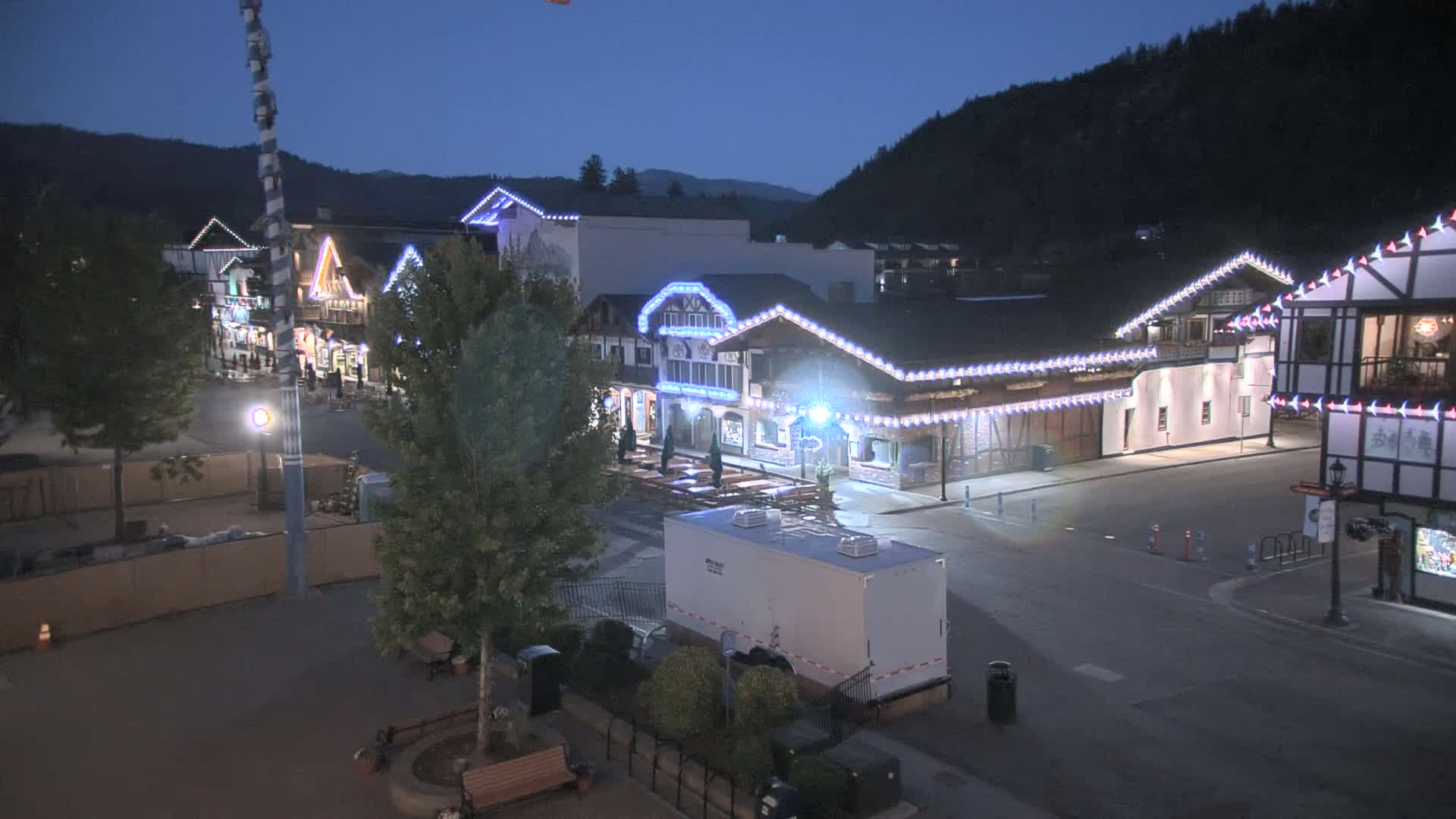 Leavenworth Village 801 Font St.  Walking Street View Live Cam - Leavenworth, Chelan, Washington, USA