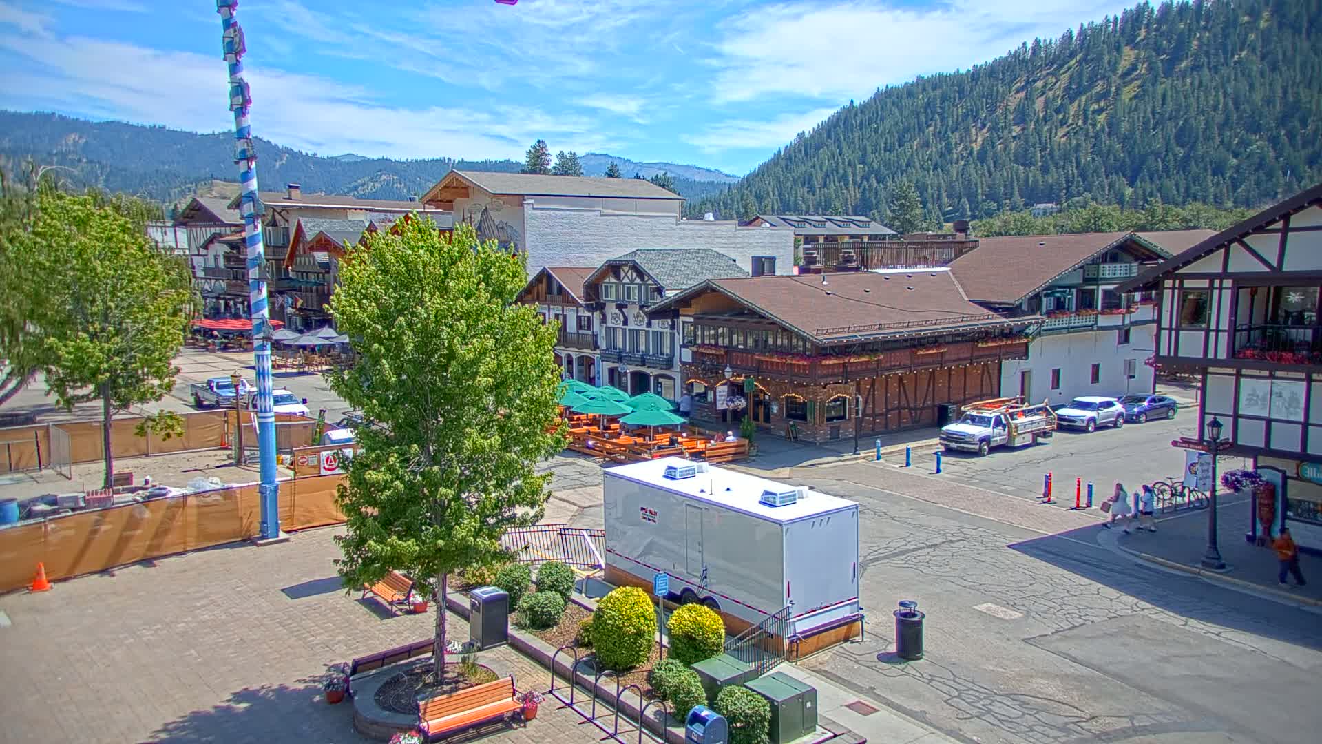 Leavenworth Village 801 Font St.  Walking Street View Live Cam - Leavenworth, Chelan, Washington, USA