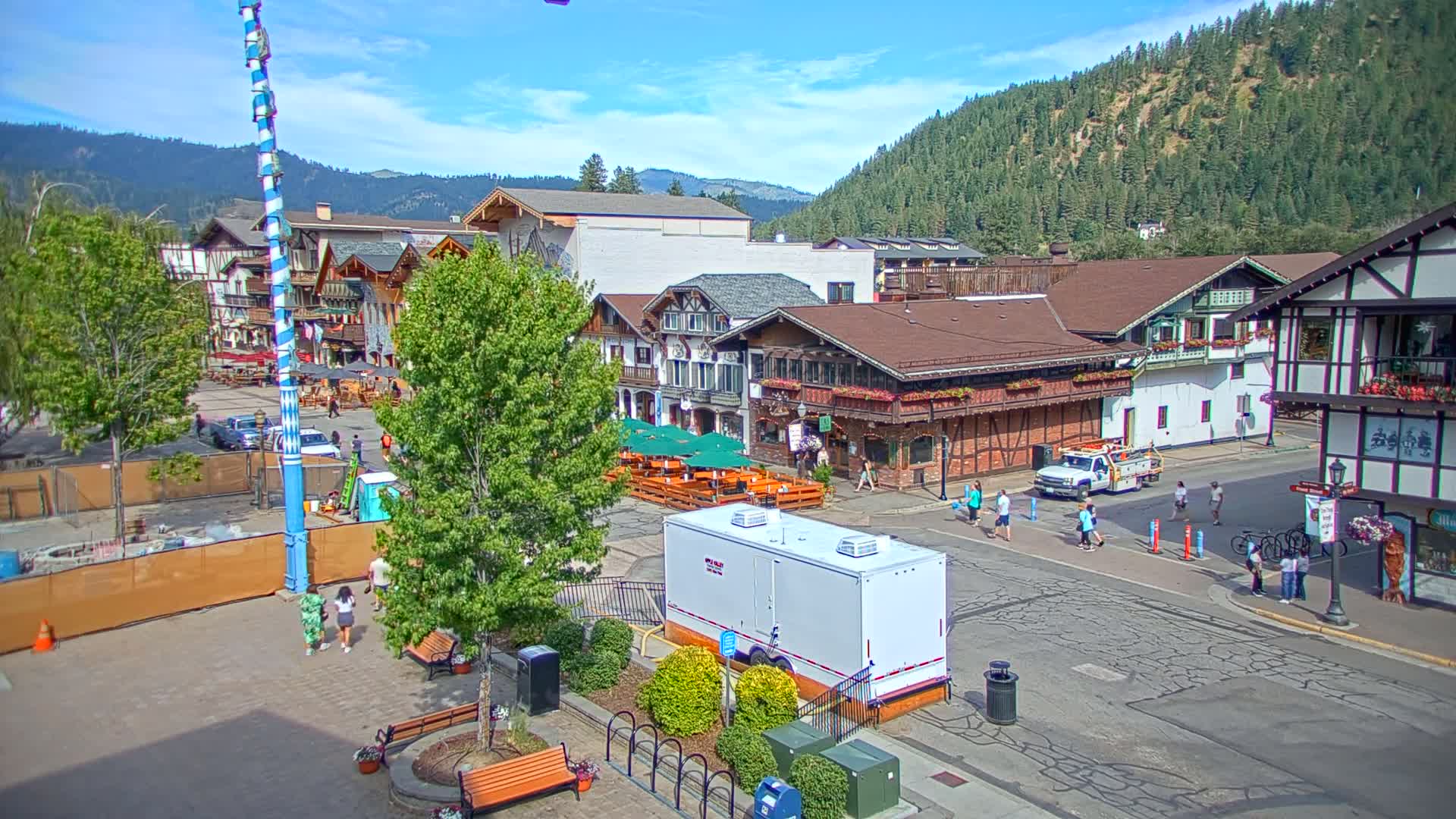 Leavenworth Village 801 Font St.  Walking Street View Live Cam - Leavenworth, Chelan, Washington, USA