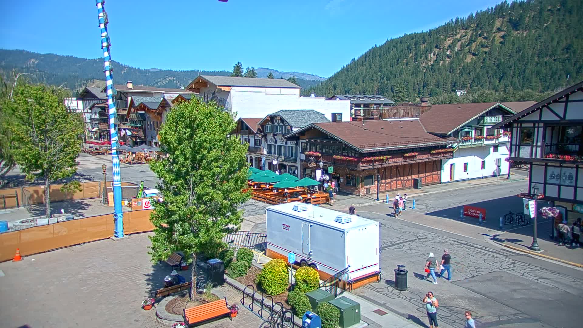 Leavenworth Village 801 Font St.  Walking Street View Live Cam - Leavenworth, Chelan, Washington, USA
