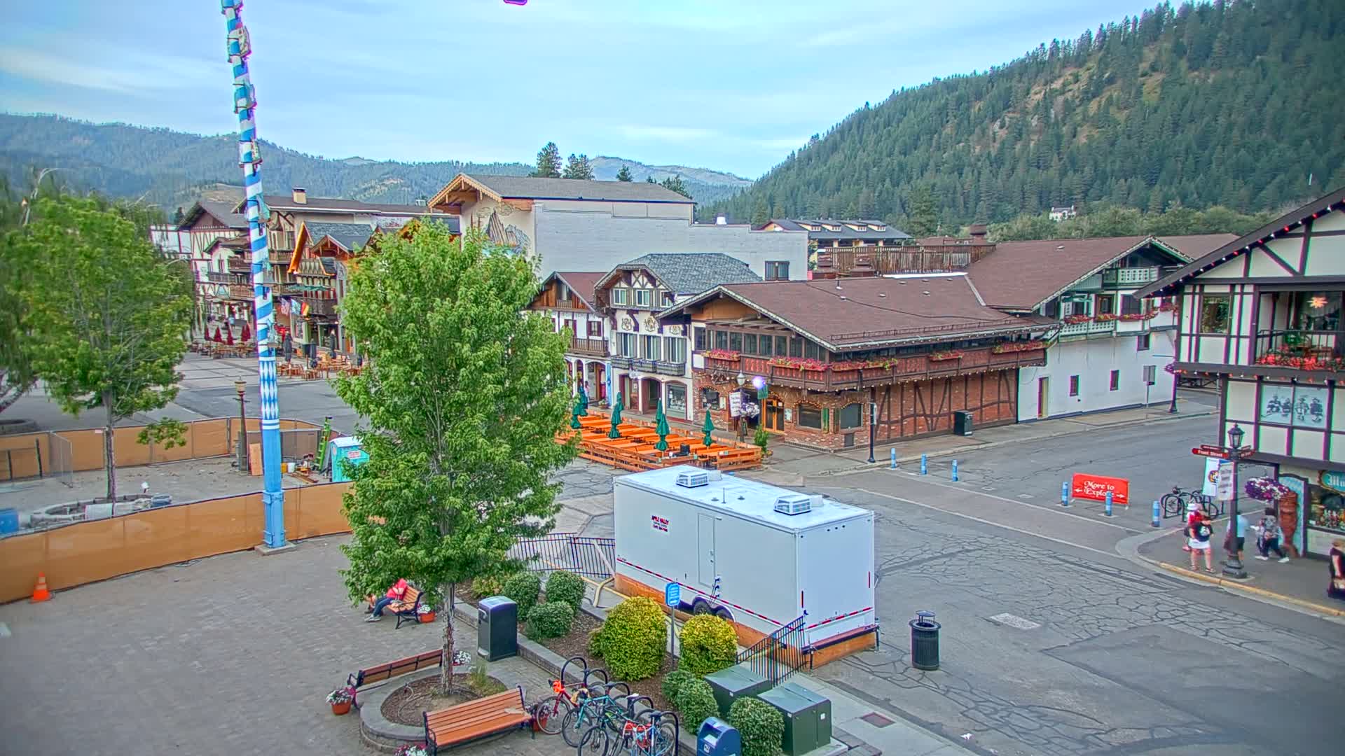 Leavenworth Village 801 Font St.  Walking Street View Live Cam - Leavenworth, Chelan, Washington, USA
