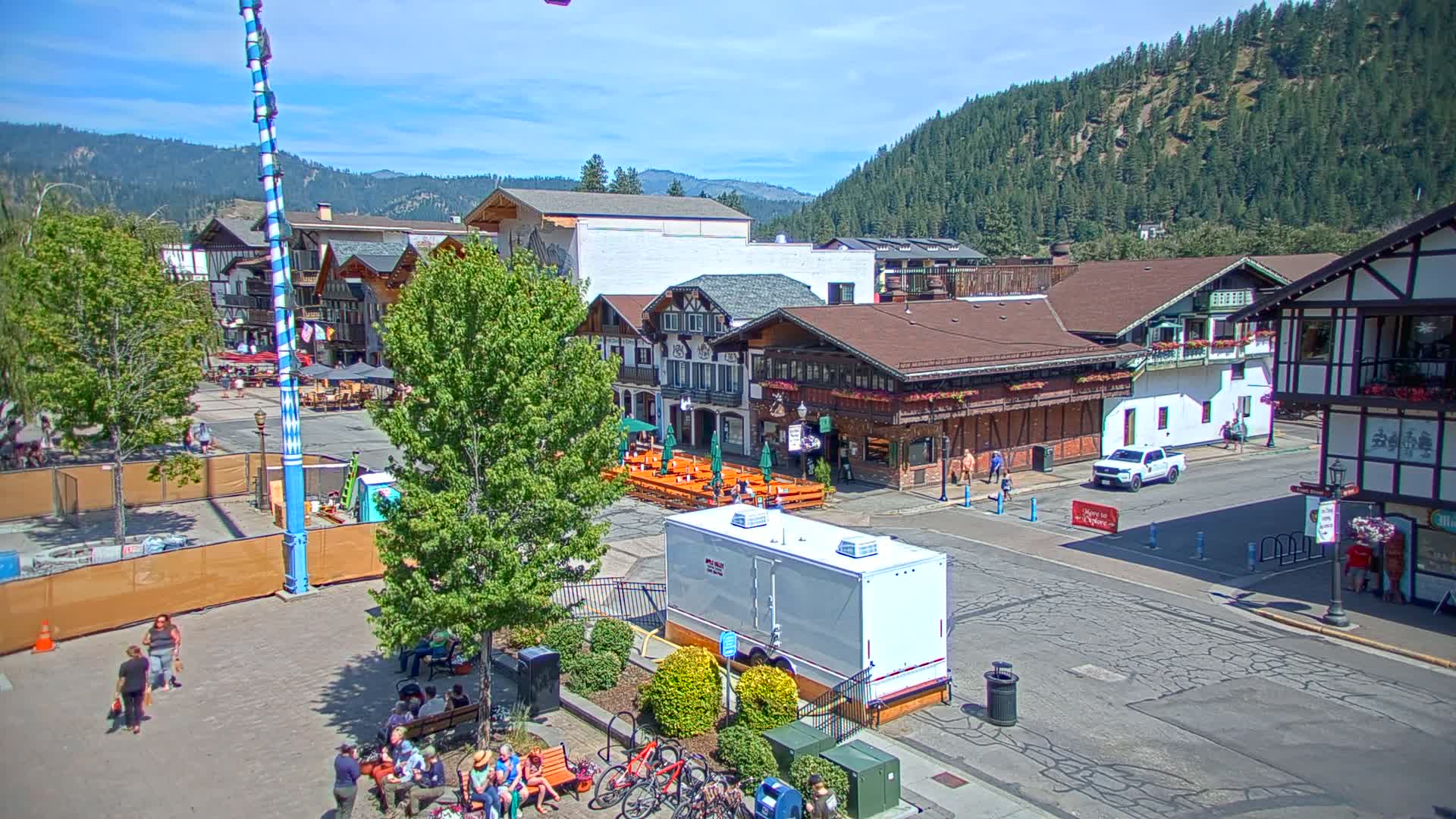 Leavenworth Village 801 Font St.  Walking Street View Live Cam - Leavenworth, Chelan, Washington, USA