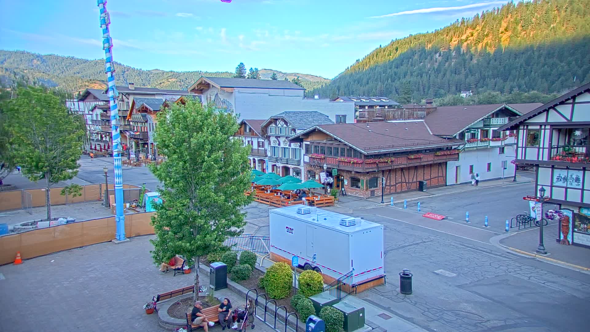 Leavenworth Village 801 Font St.  Walking Street View Live Cam - Leavenworth, Chelan, Washington, USA