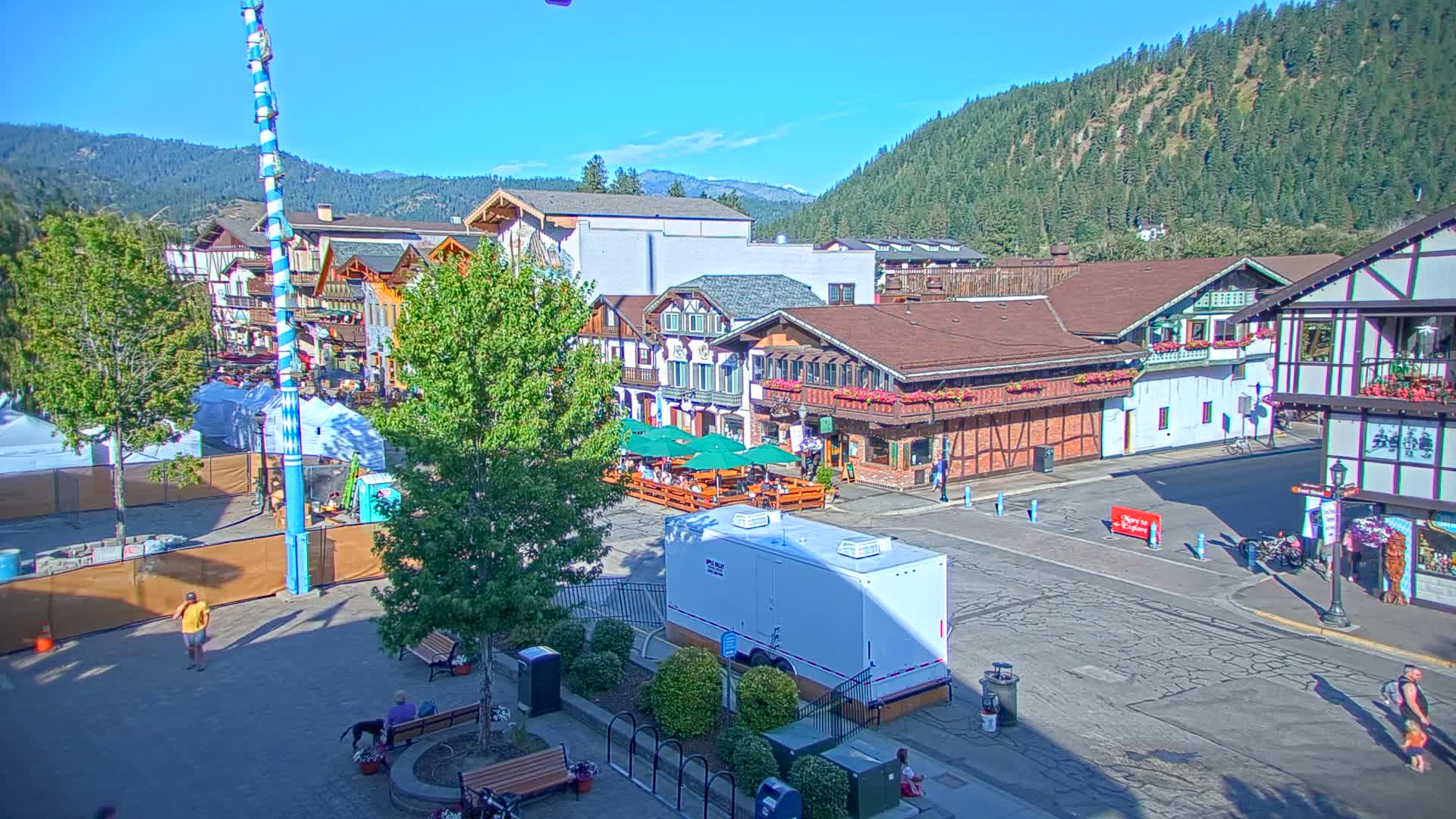 Leavenworth Village 801 Font St.  Walking Street View Live Cam - Leavenworth, Chelan, Washington, USA