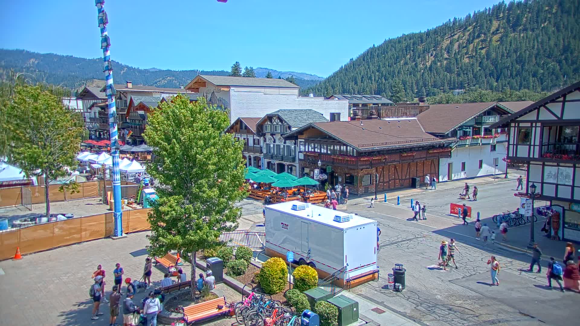 Leavenworth Village 801 Font St.  Walking Street View Live Cam - Leavenworth, Chelan, Washington, USA