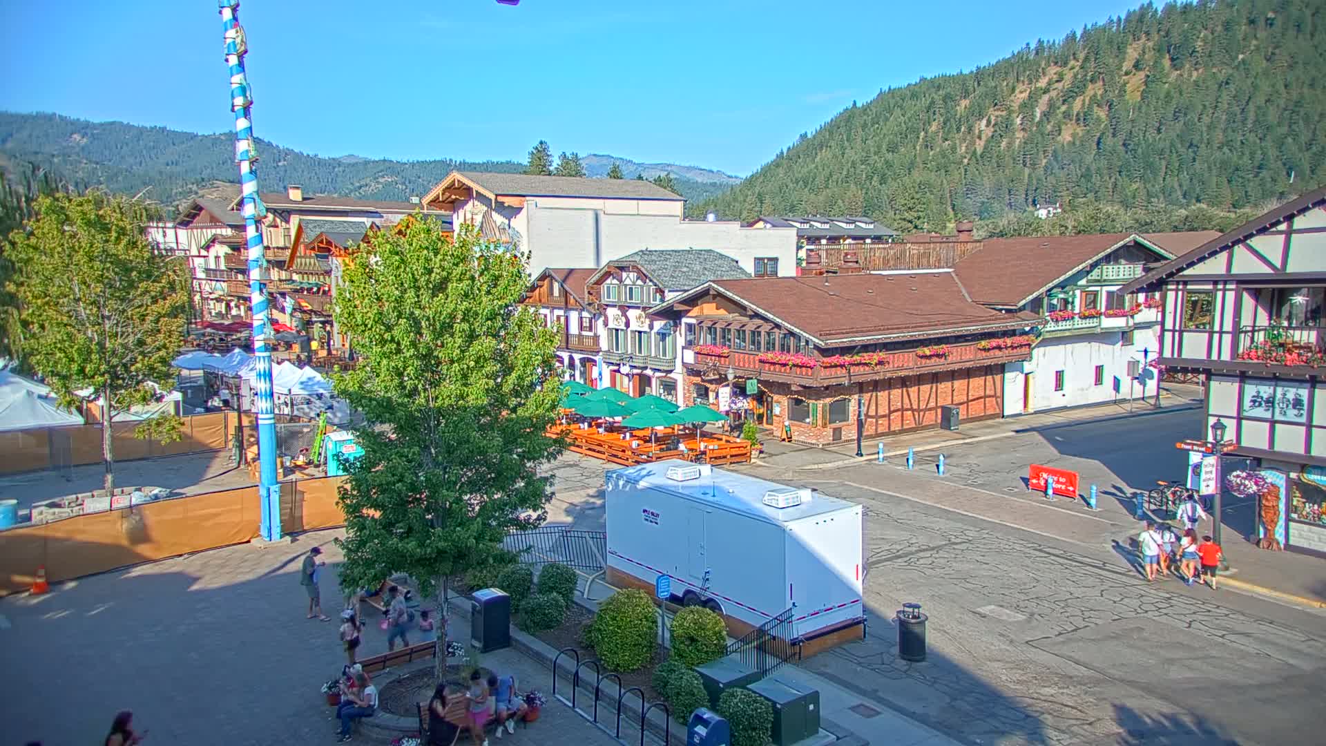 Leavenworth Village 801 Font St.  Walking Street View Live Cam - Leavenworth, Chelan, Washington, USA