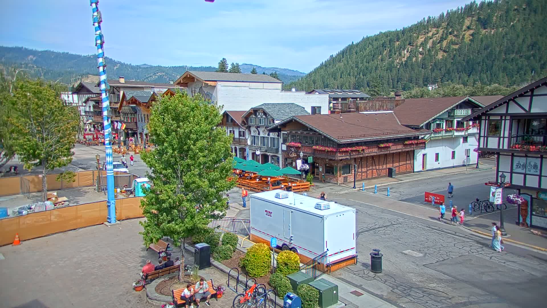 Leavenworth Village 801 Font St.  Walking Street View Live Cam - Leavenworth, Chelan, Washington, USA
