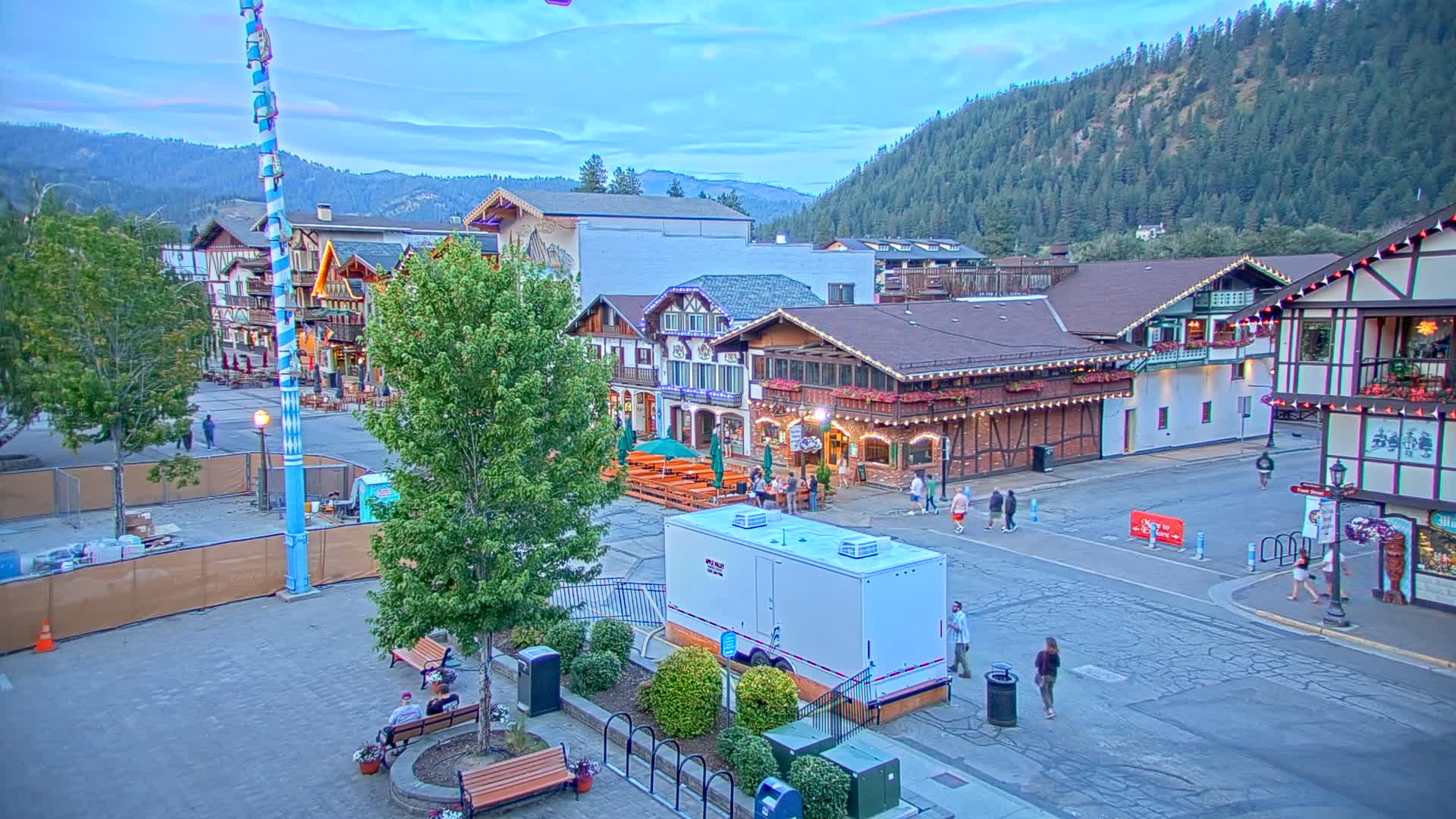 Leavenworth Village 801 Font St.  Walking Street View Live Cam - Leavenworth, Chelan, Washington, USA