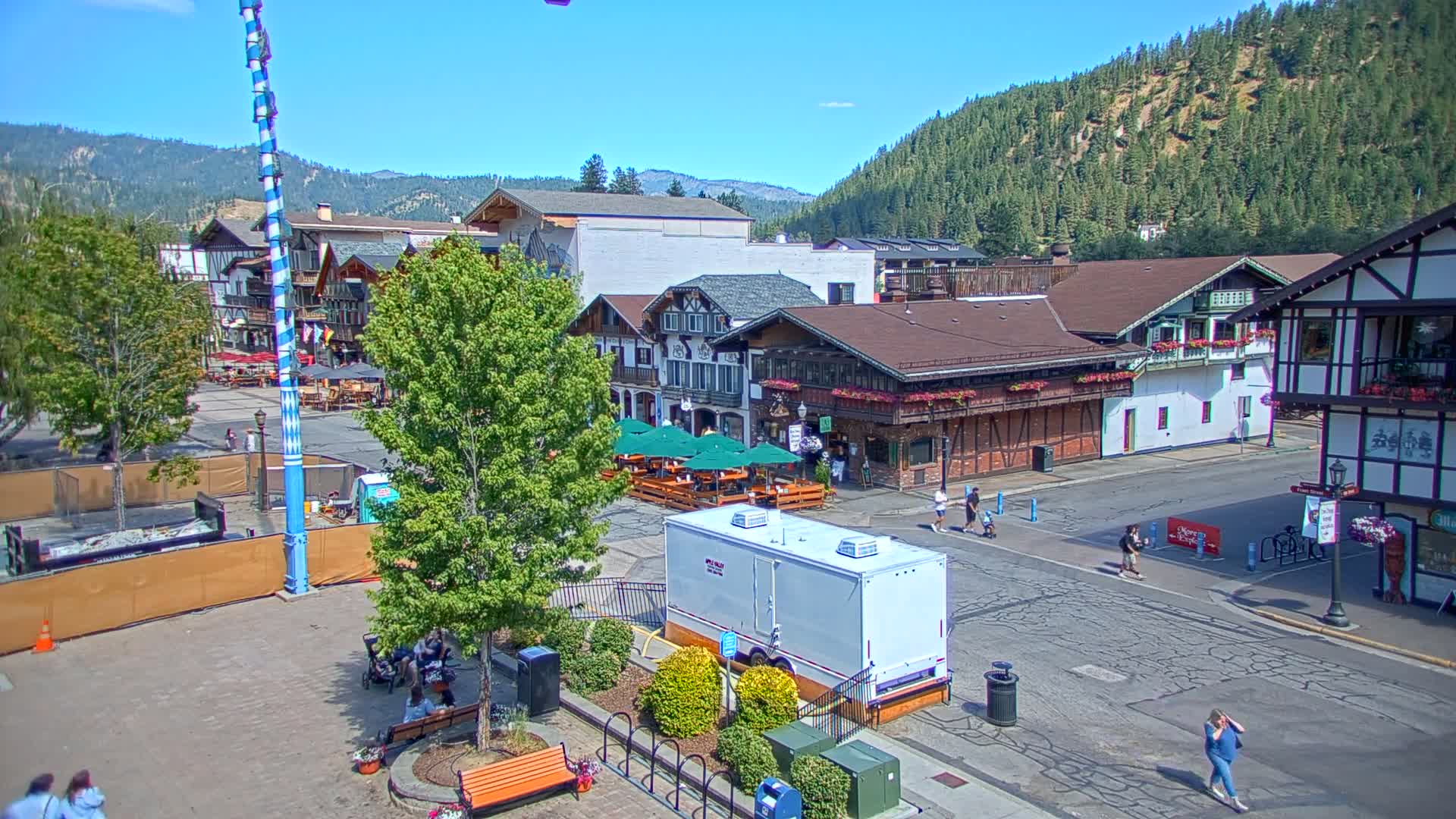 Leavenworth Village 801 Font St.  Walking Street View Live Cam - Leavenworth, Chelan, Washington, USA