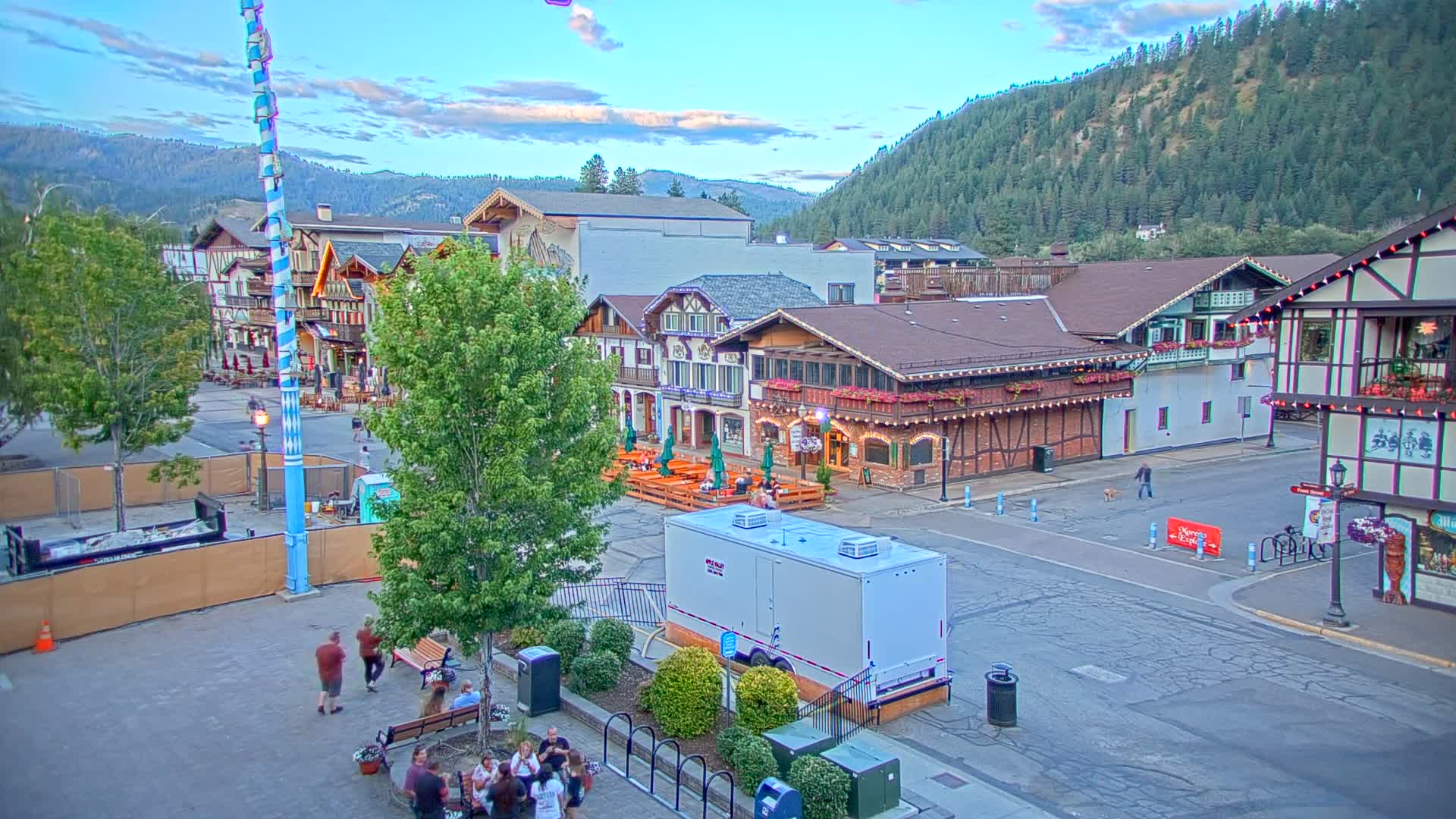 Leavenworth Village 801 Font St.  Walking Street View Live Cam - Leavenworth, Chelan, Washington, USA