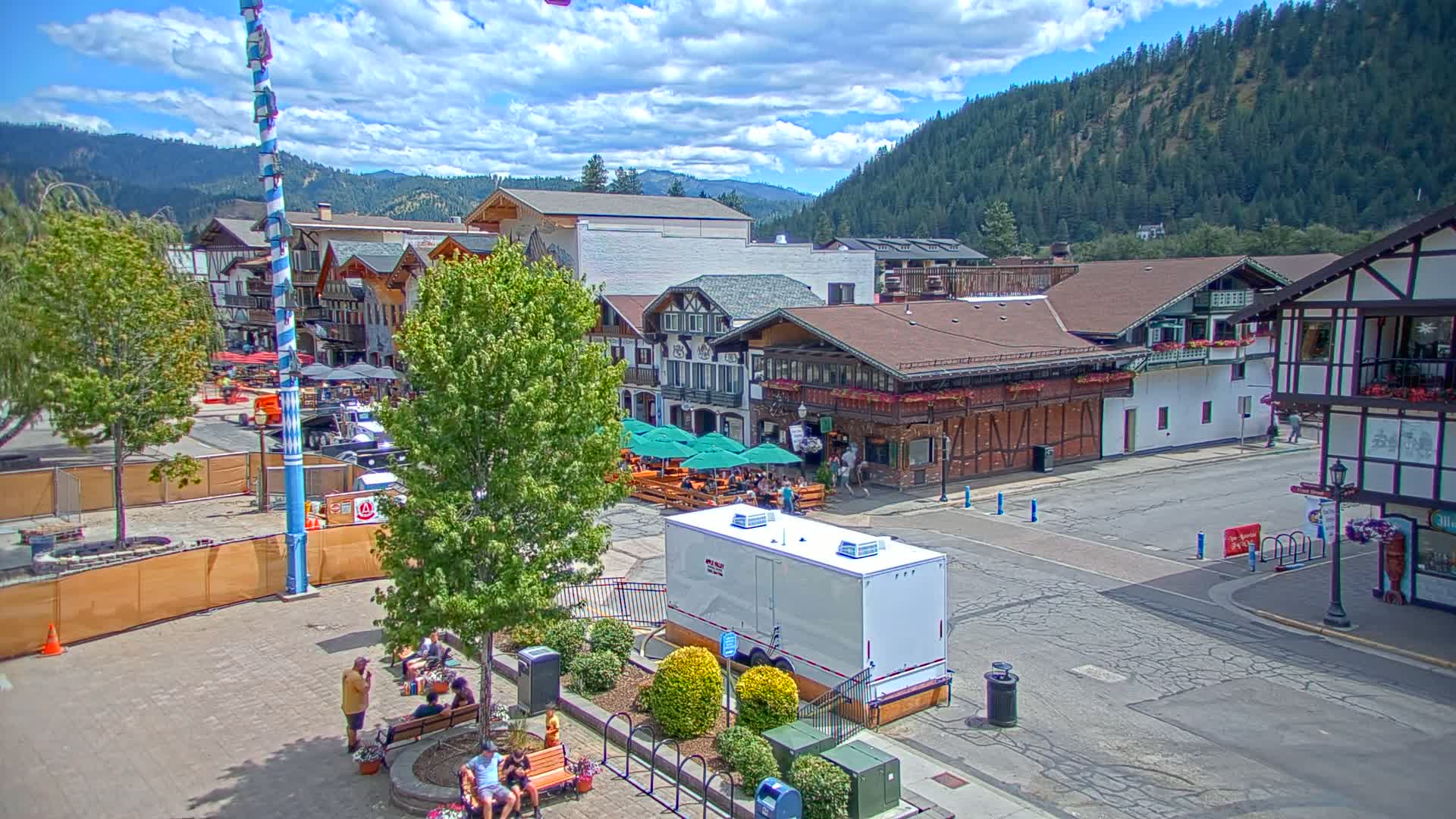 Leavenworth Village 801 Font St.  Walking Street View Live Cam - Leavenworth, Chelan, Washington, USA