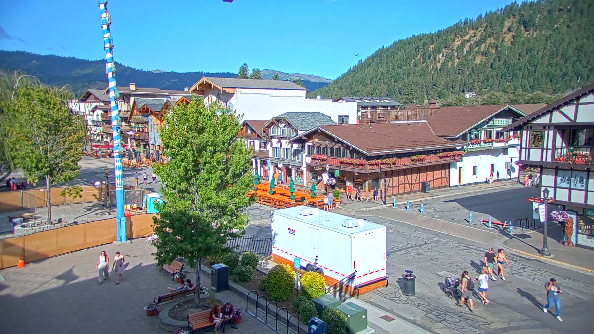Leavenworth Village 801 Font St.  Walking Street View Live Cam - Leavenworth, Chelan, Washington, USA