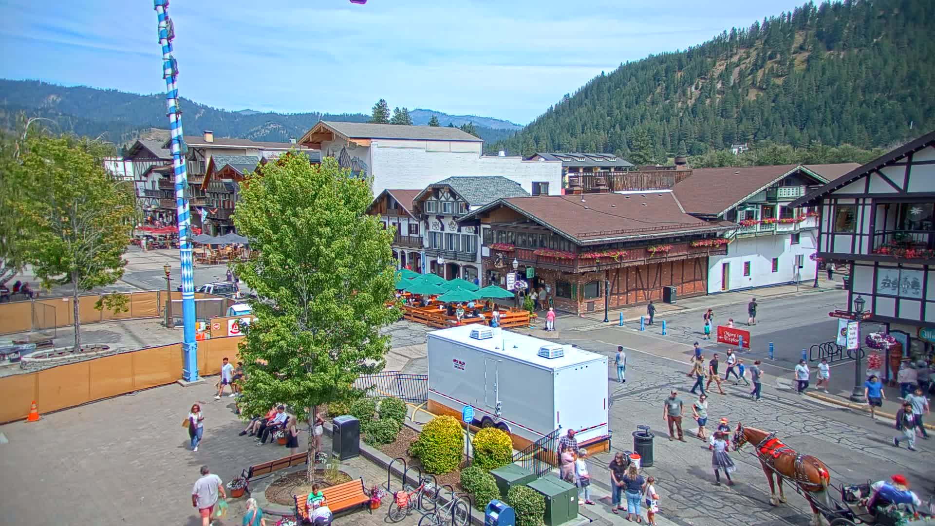 Leavenworth Village 801 Font St.  Walking Street View Live Cam - Leavenworth, Chelan, Washington, USA