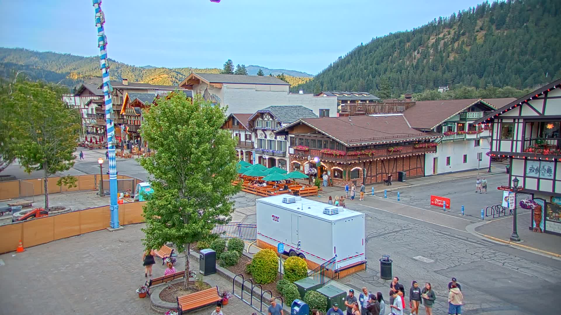Leavenworth Village 801 Font St.  Walking Street View Live Cam - Leavenworth, Chelan, Washington, USA