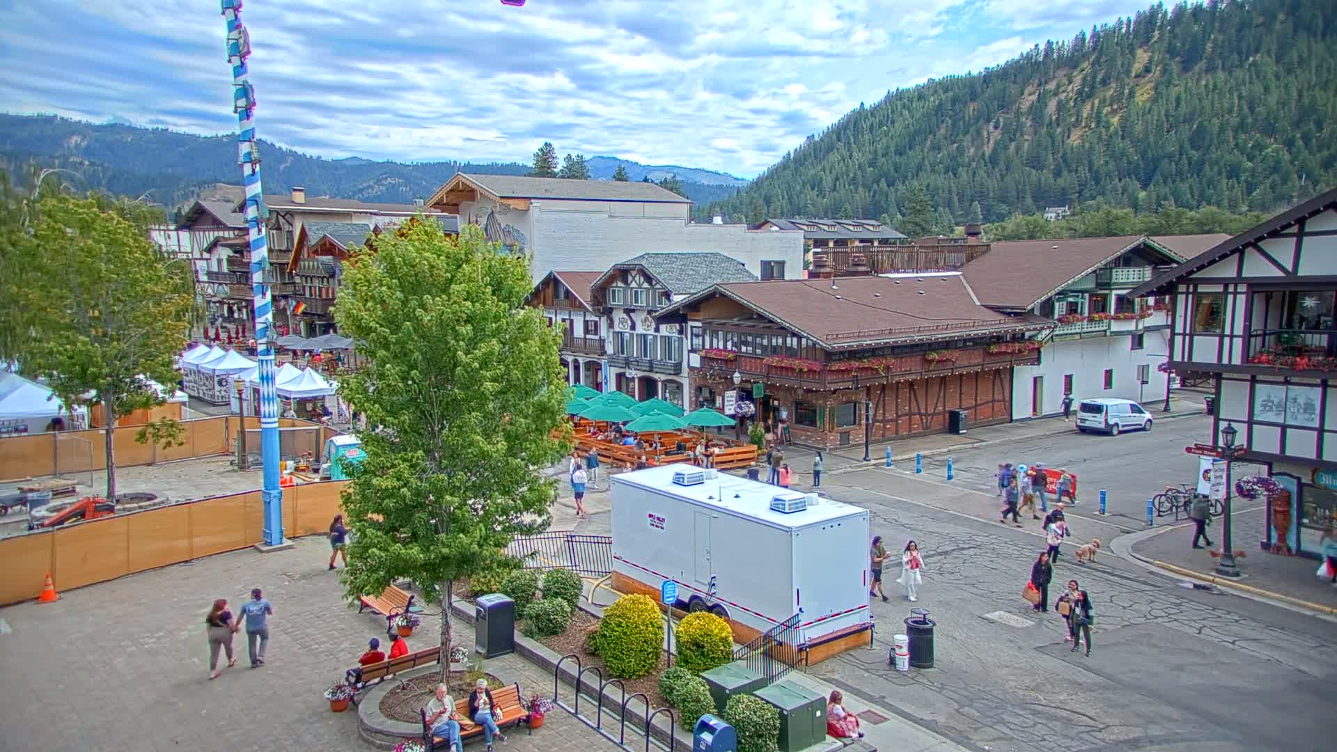 Leavenworth Village 801 Font St.  Walking Street View Live Cam - Leavenworth, Chelan, Washington, USA