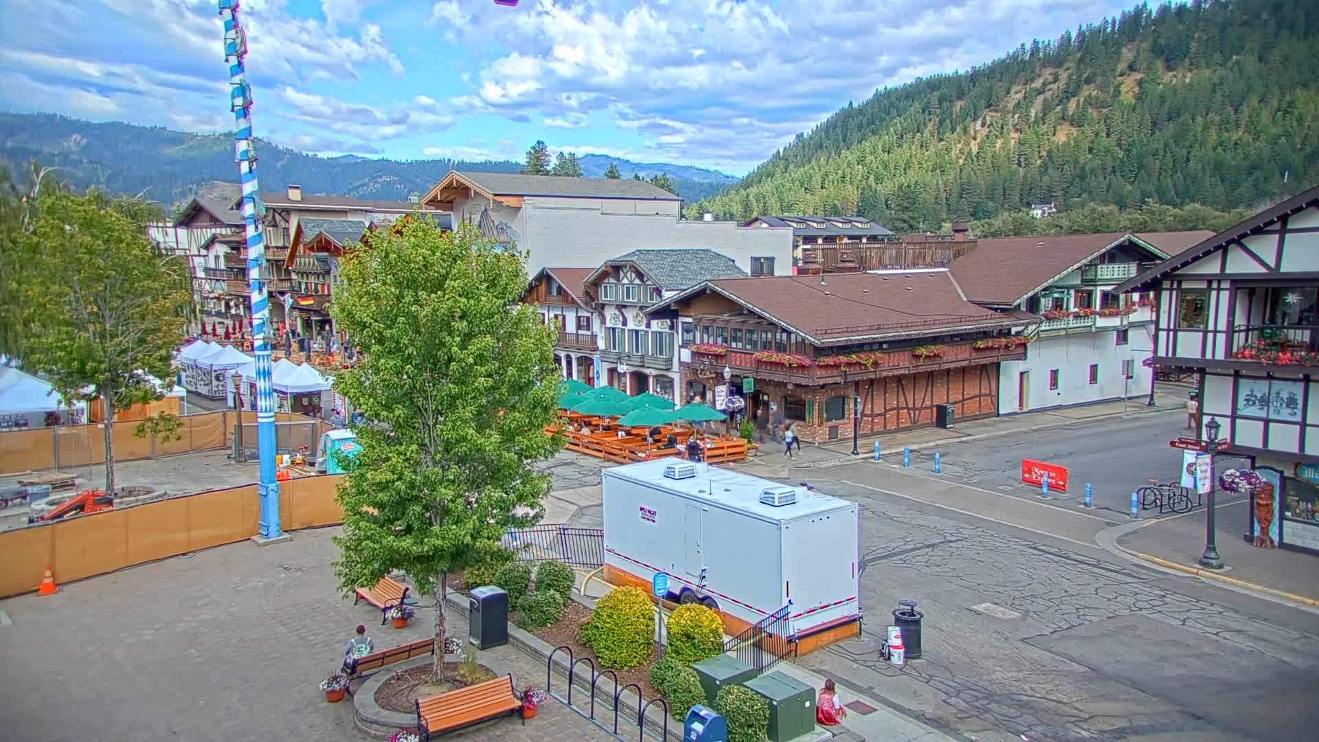 Leavenworth Village 801 Font St.  Walking Street View Live Cam - Leavenworth, Chelan, Washington, USA