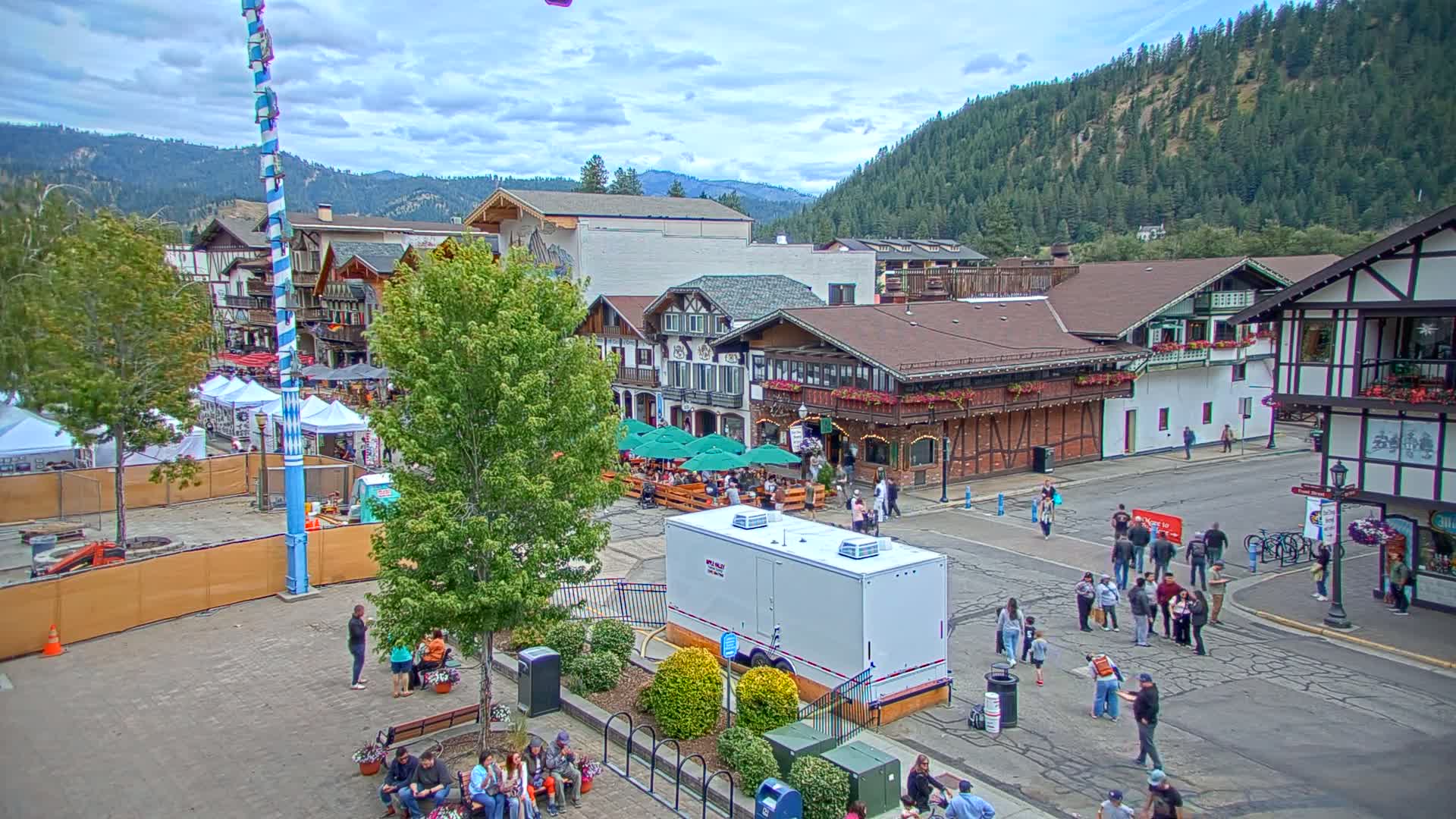 Leavenworth Village 801 Font St.  Walking Street View Live Cam - Leavenworth, Chelan, Washington, USA