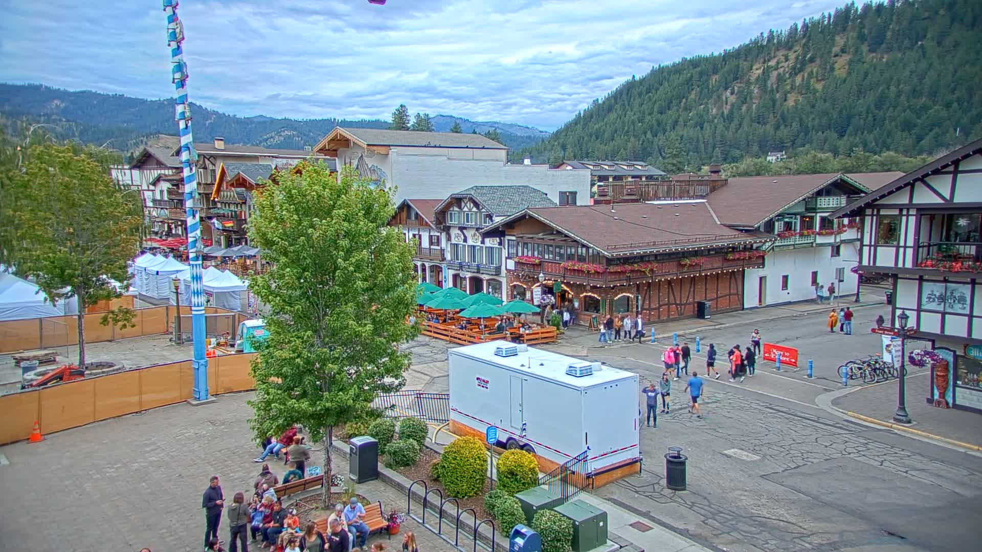 Leavenworth Village 801 Font St.  Walking Street View Live Cam - Leavenworth, Chelan, Washington, USA