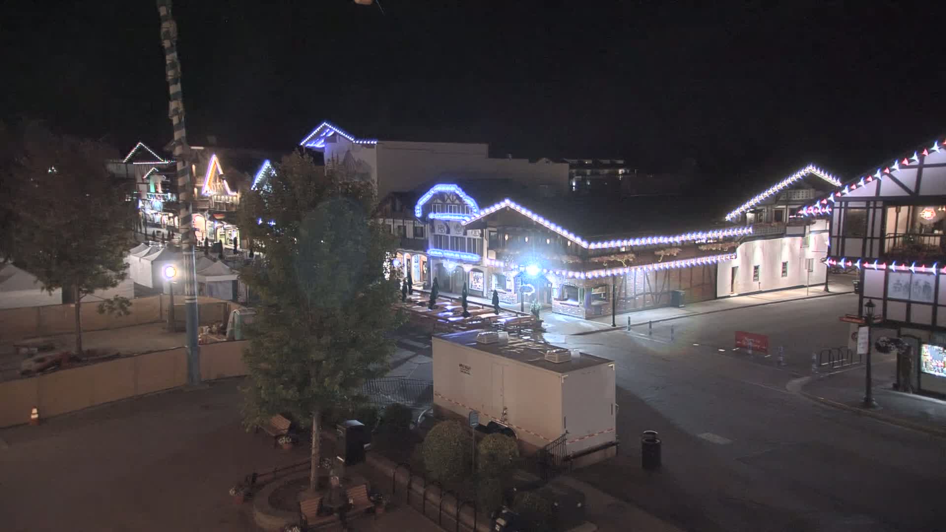 Leavenworth Village 801 Font St.  Walking Street View Live Cam - Leavenworth, Chelan, Washington, USA