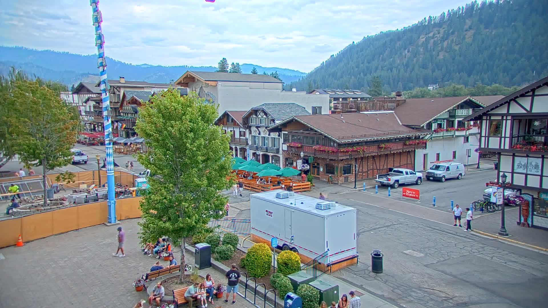 Leavenworth Village 801 Font St.  Walking Street View Live Cam - Leavenworth, Chelan, Washington, USA