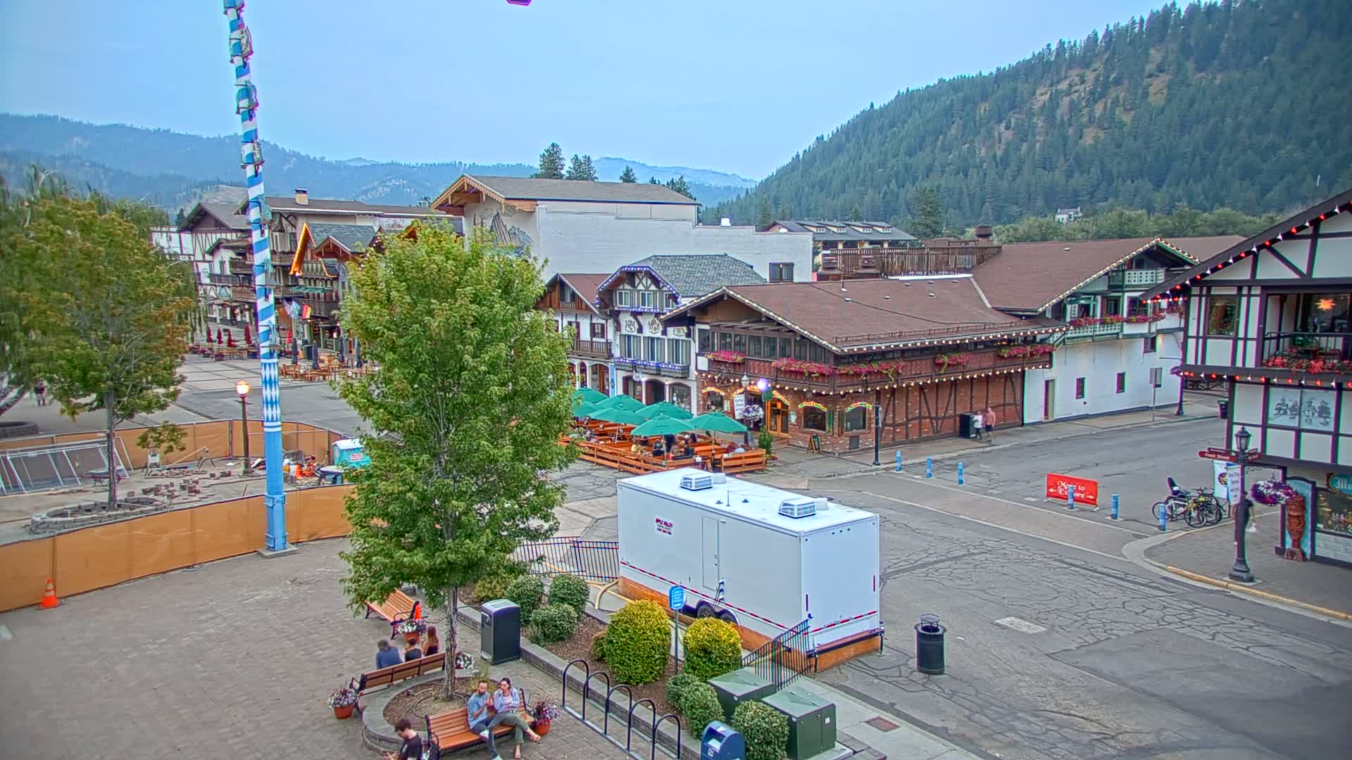 Leavenworth Village 801 Font St.  Walking Street View Live Cam - Leavenworth, Chelan, Washington, USA