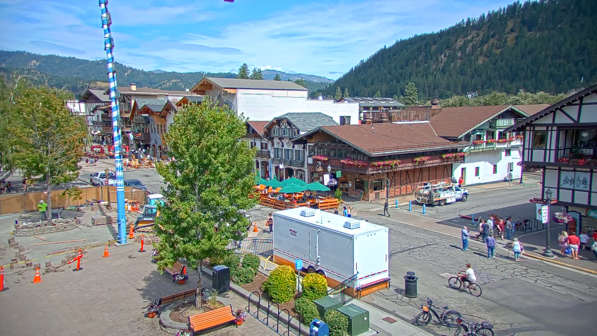 Leavenworth Village 801 Font St.  Walking Street View Live Cam - Leavenworth, Chelan, Washington, USA
