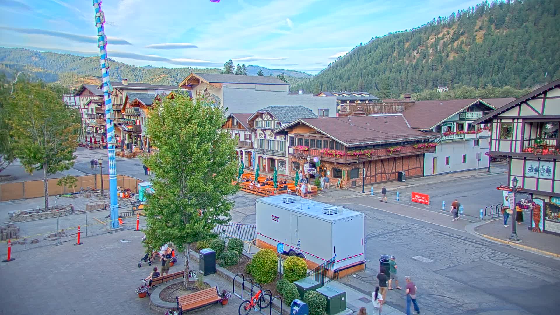 Leavenworth Village 801 Font St.  Walking Street View Live Cam - Leavenworth, Chelan, Washington, USA